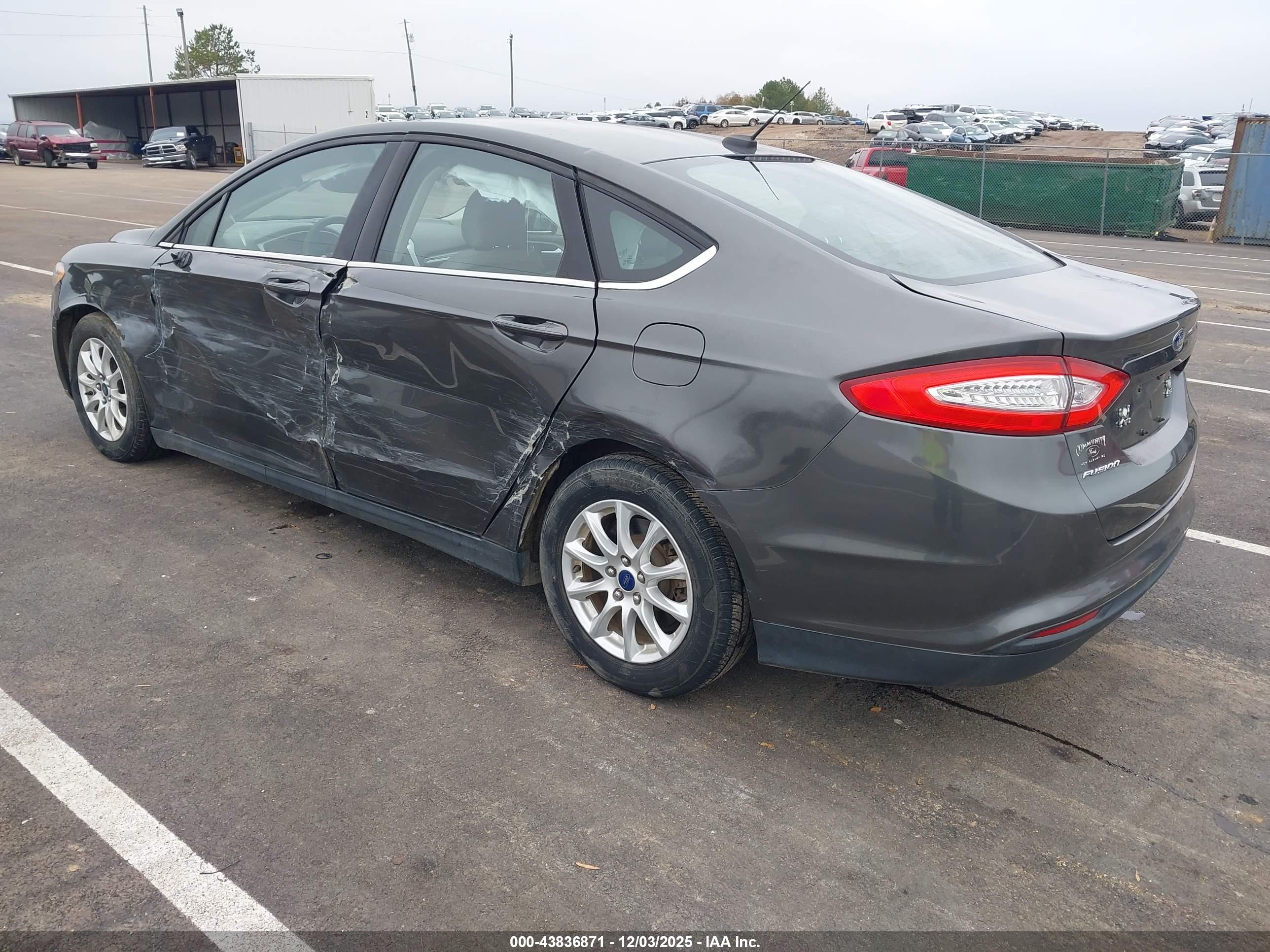FORD FUSION image 3