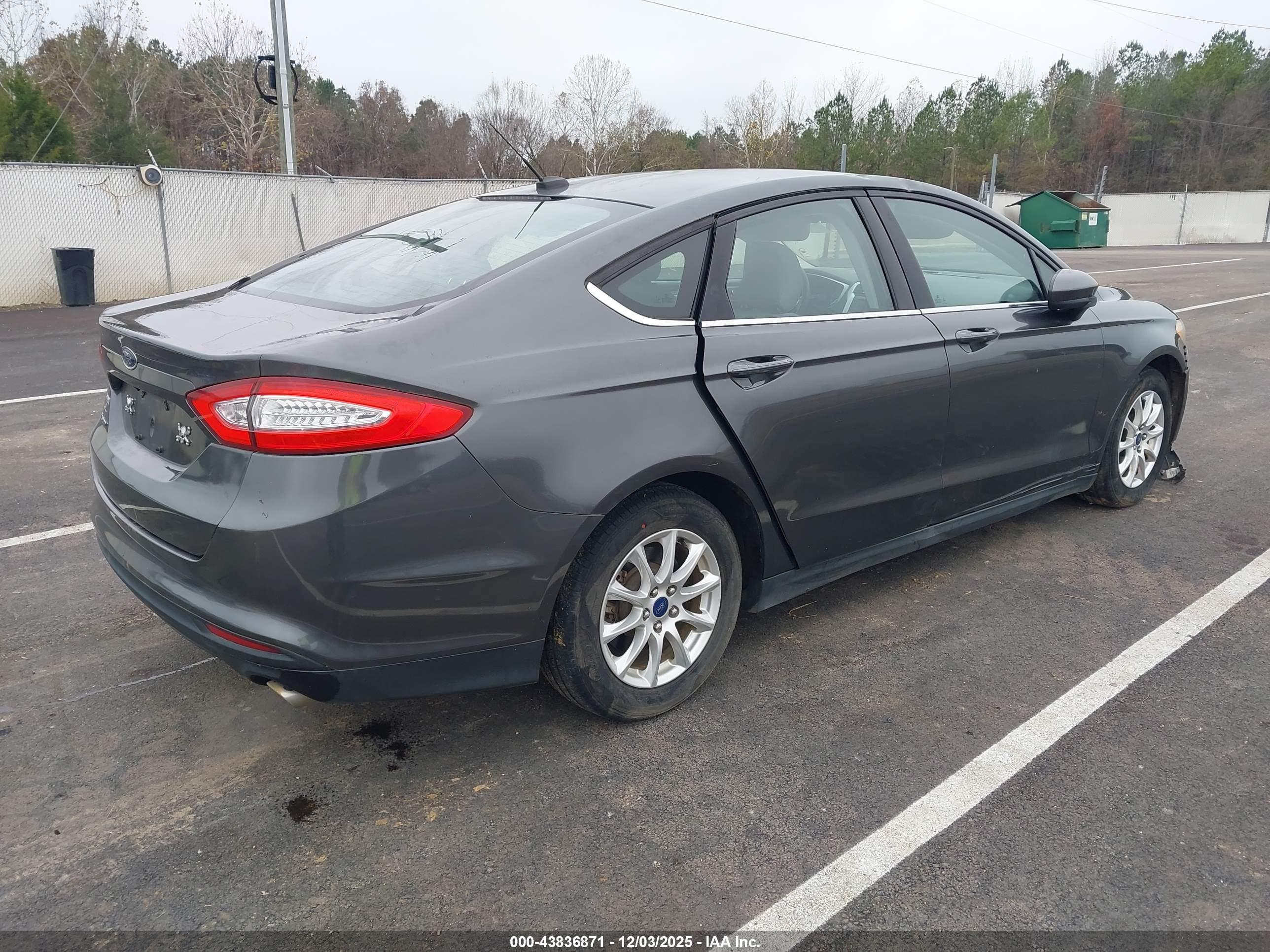 FORD FUSION image 4