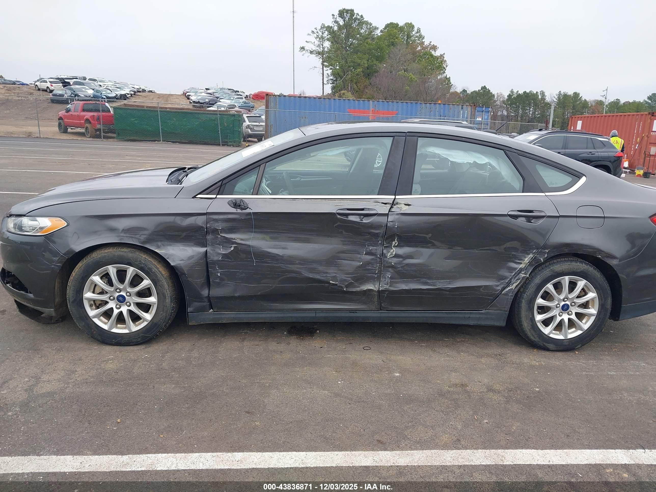 FORD FUSION image 6