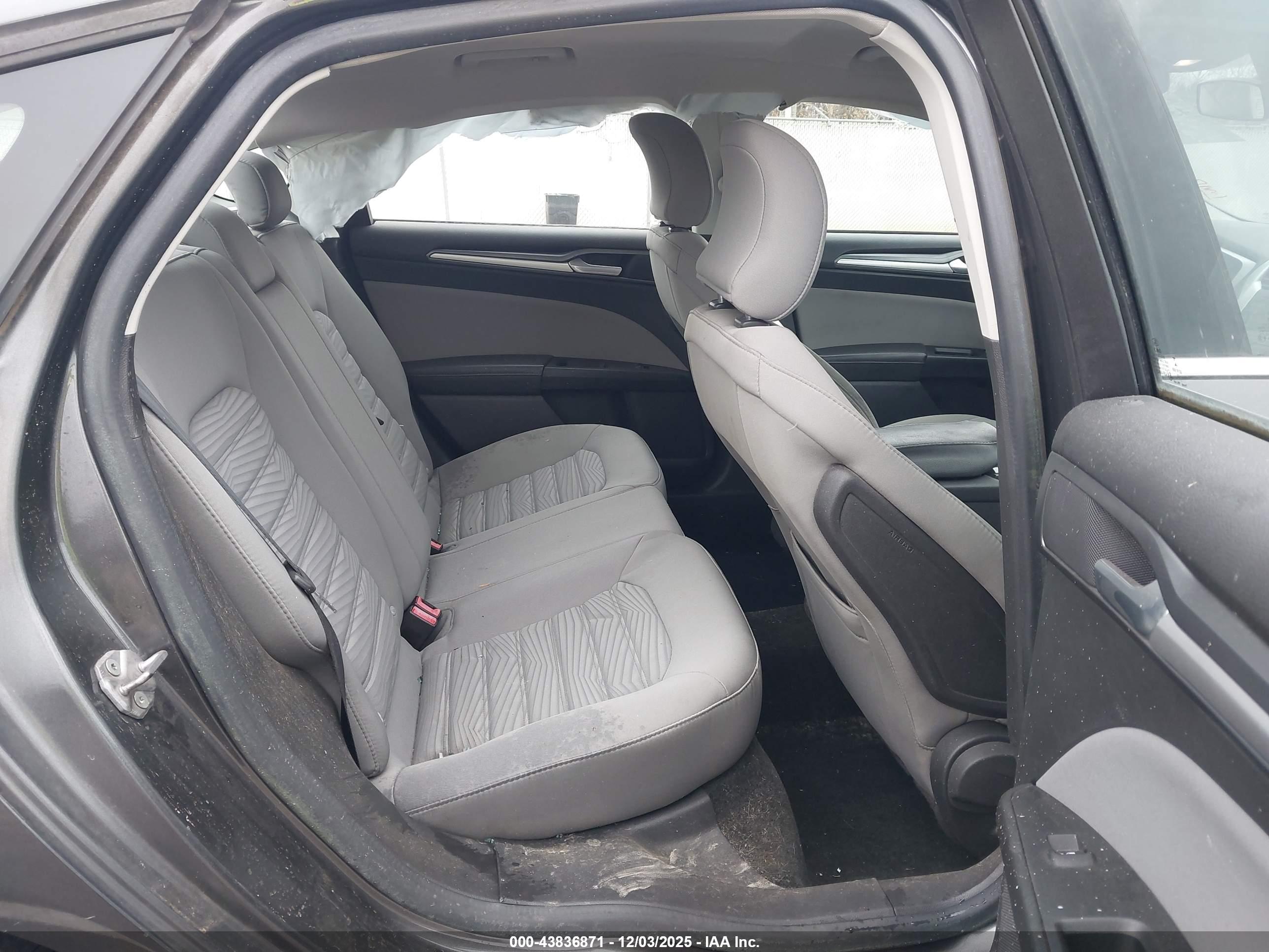 FORD FUSION image 8