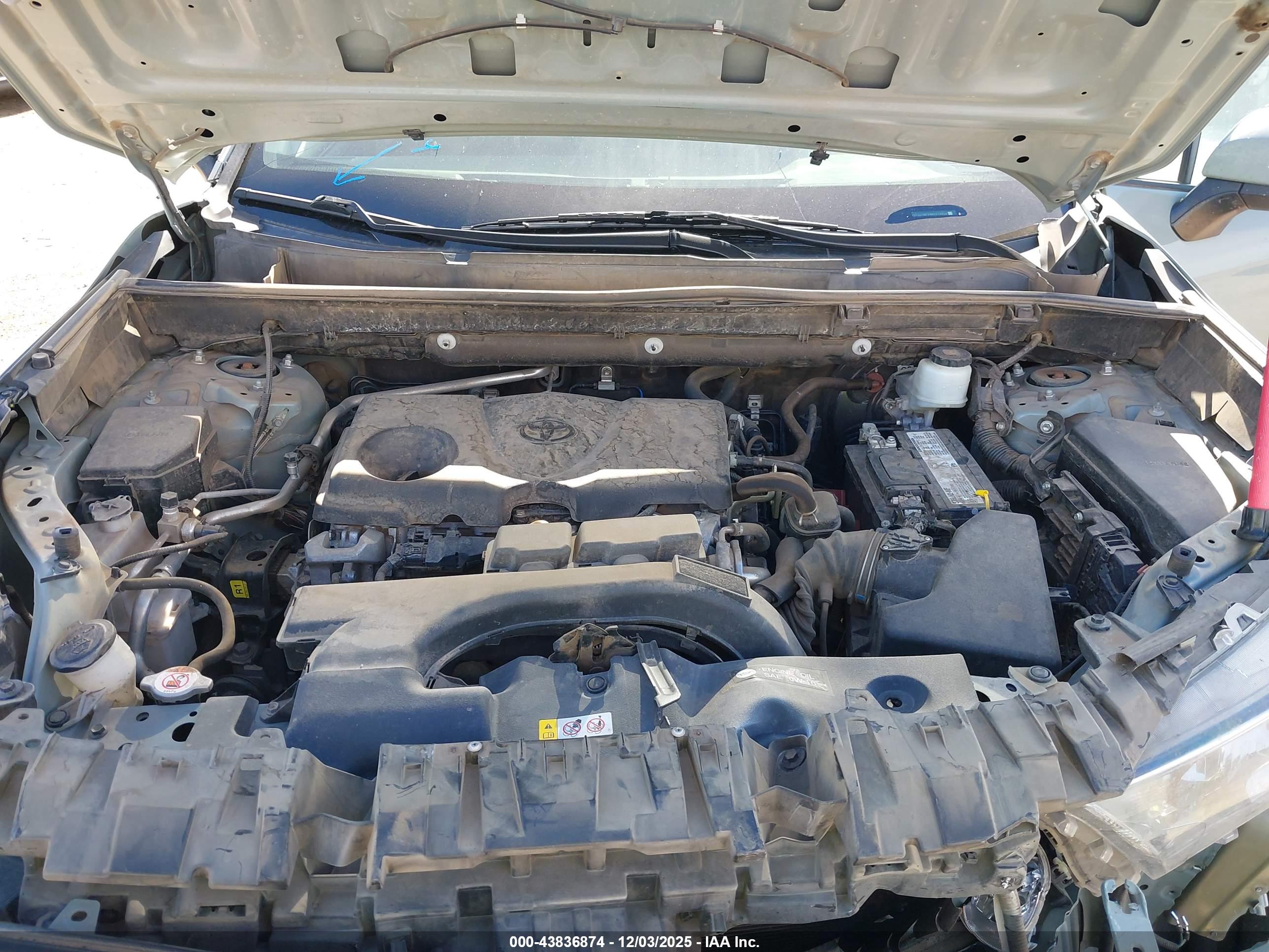 TOYOTA RAV4 image 10