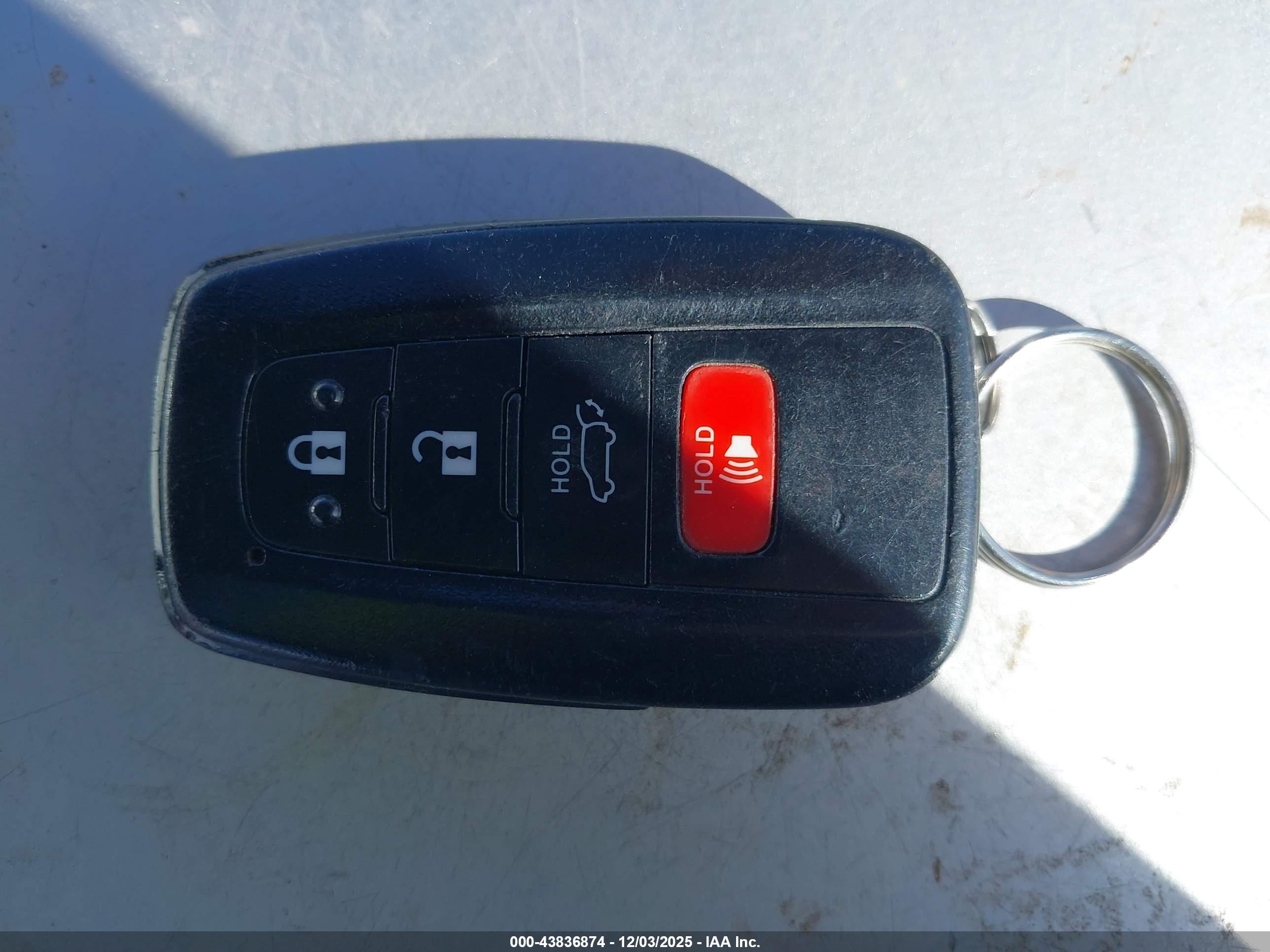 TOYOTA RAV4 image 11