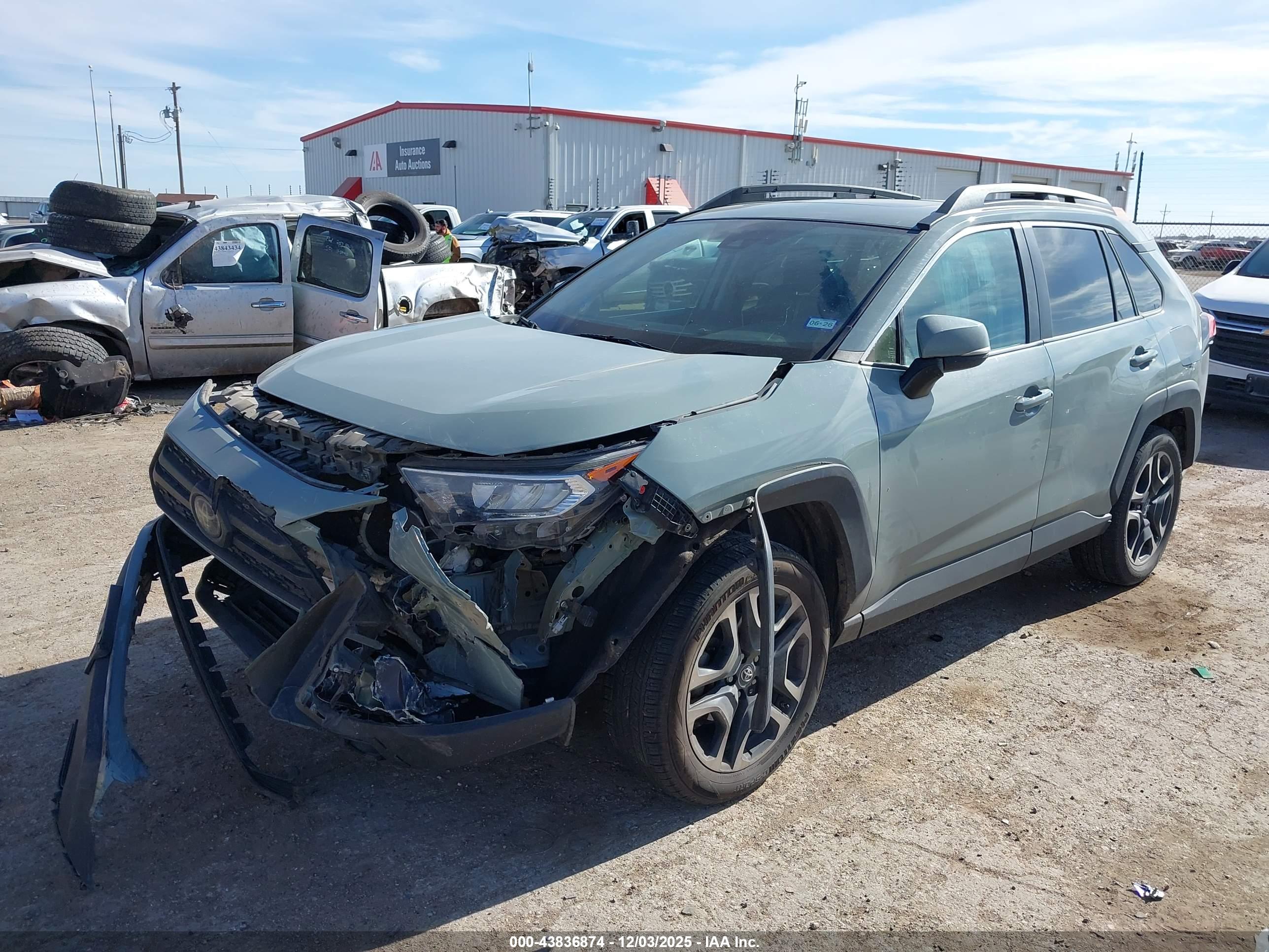 TOYOTA RAV4 image 2