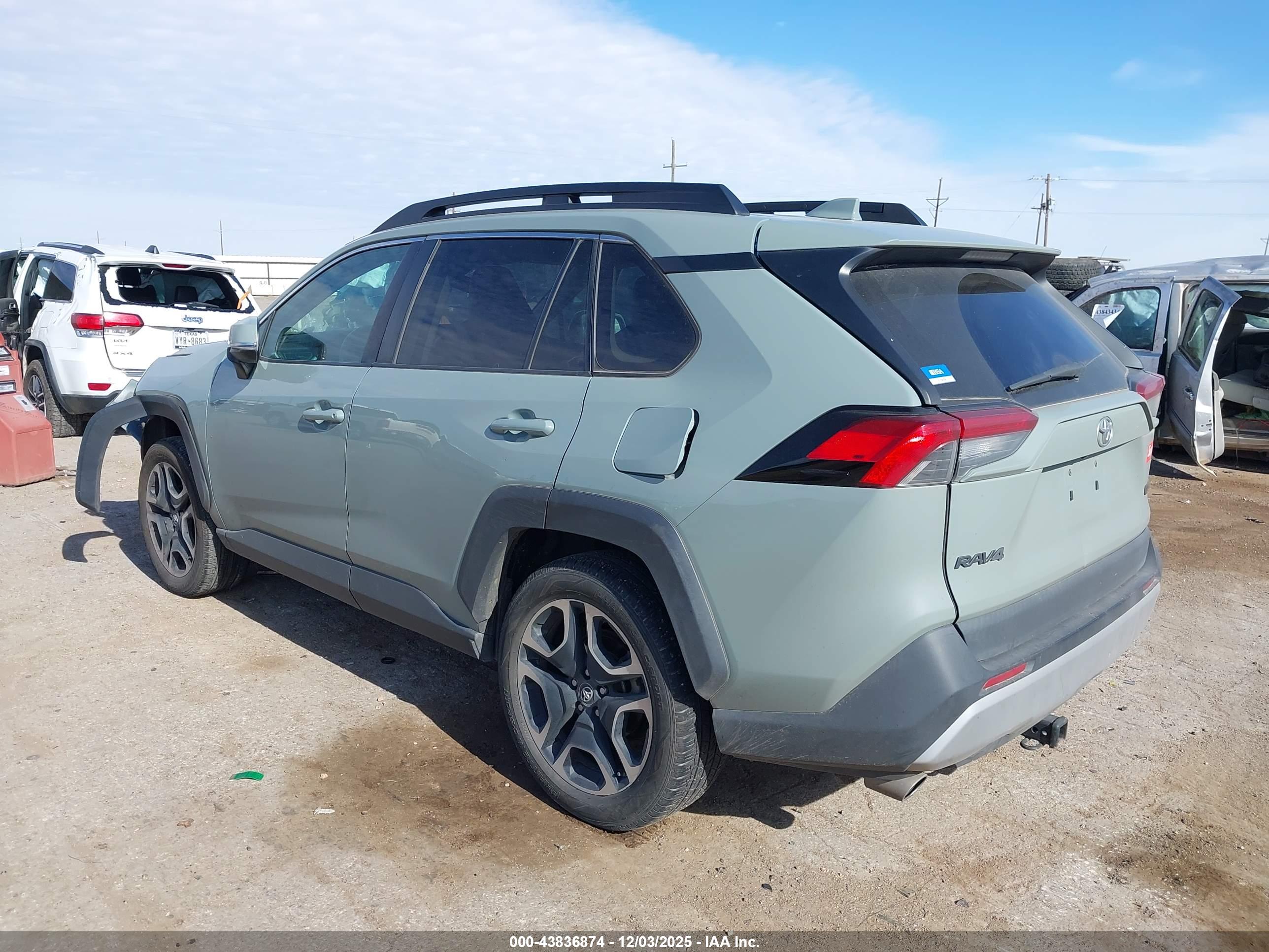 TOYOTA RAV4 image 3