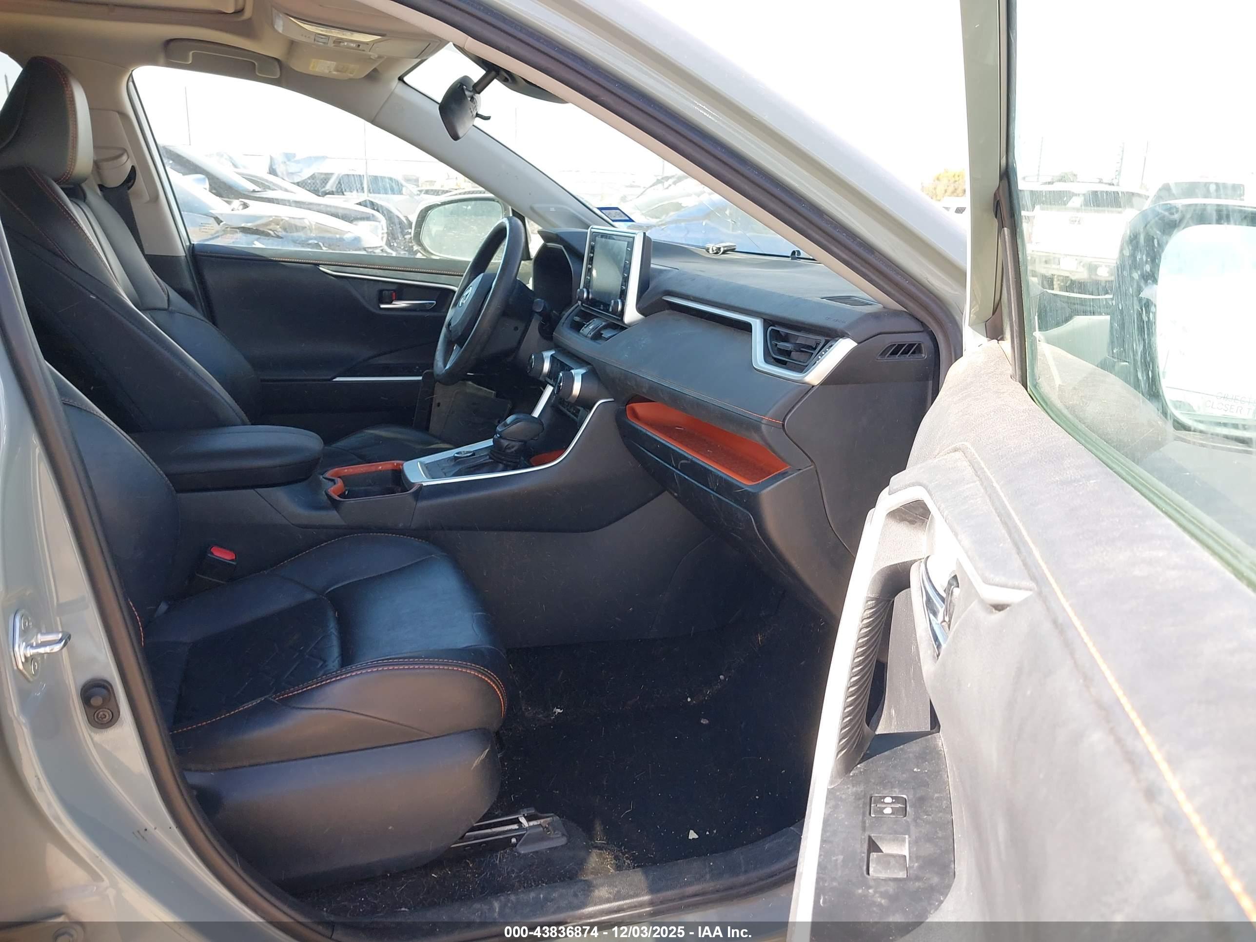 TOYOTA RAV4 image 5