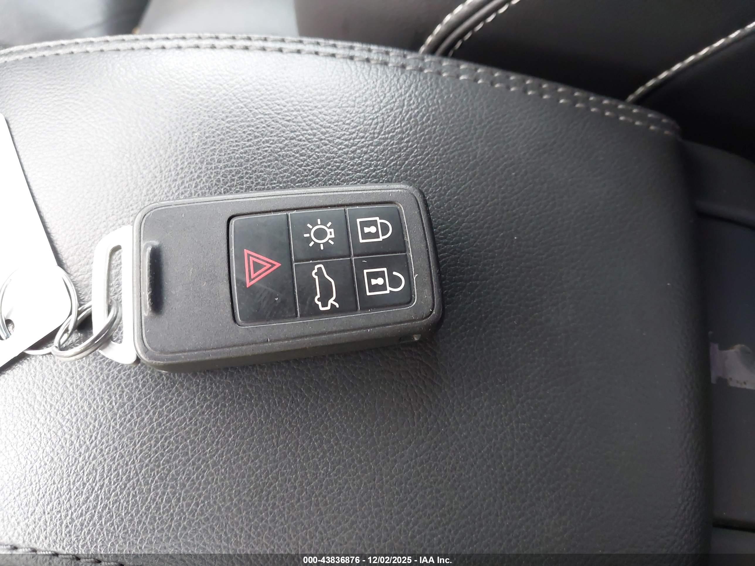VOLVO S60 image 11