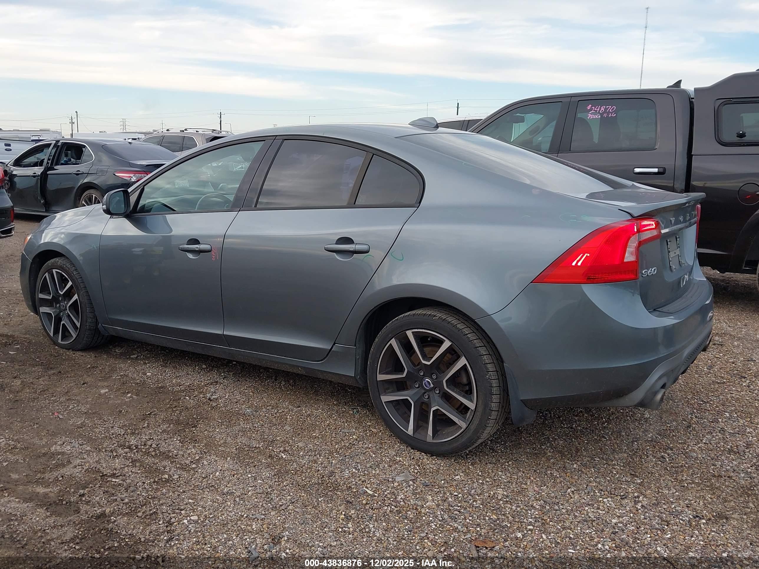 VOLVO S60 image 3