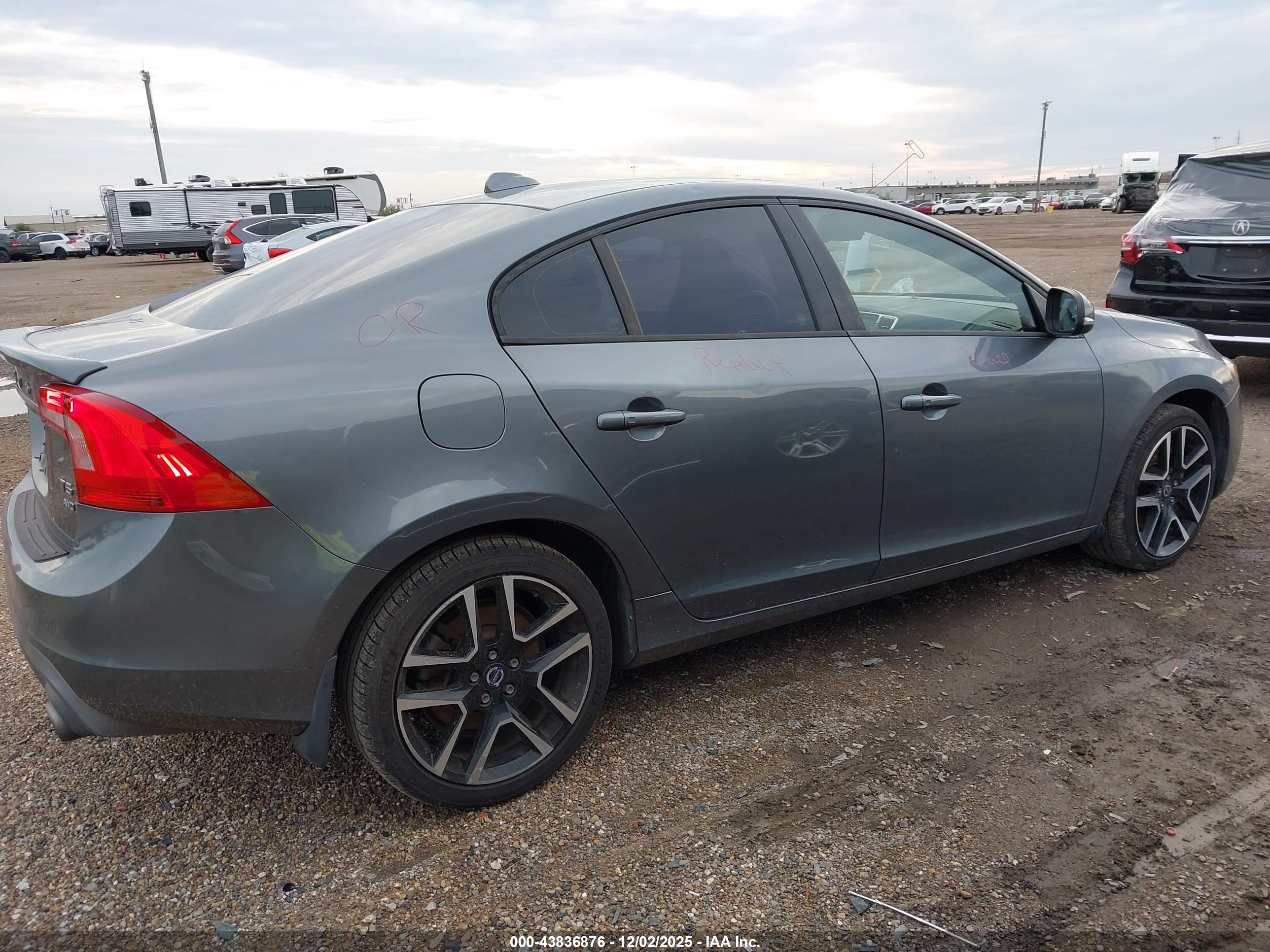 VOLVO S60 image 4