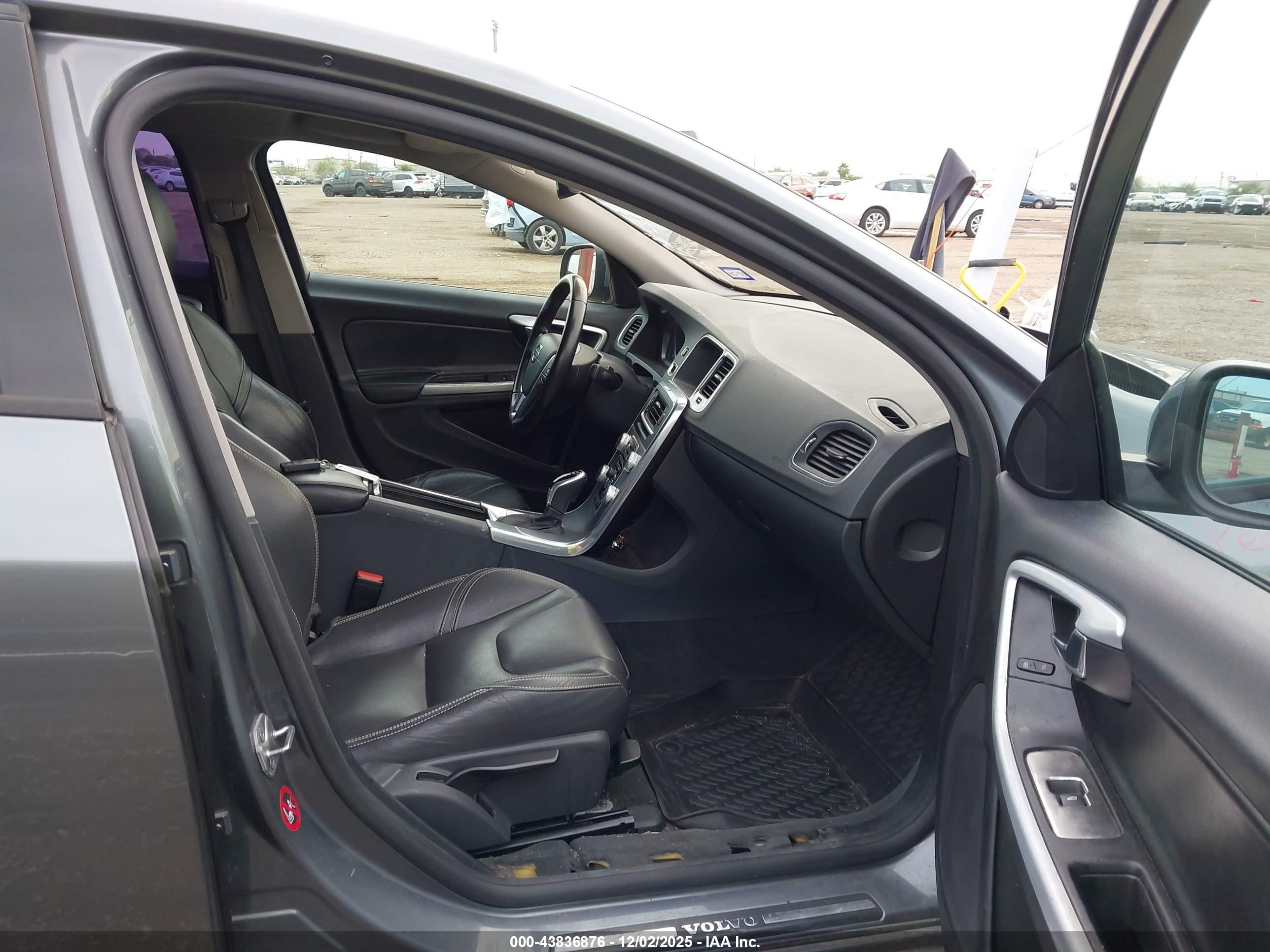 VOLVO S60 image 5