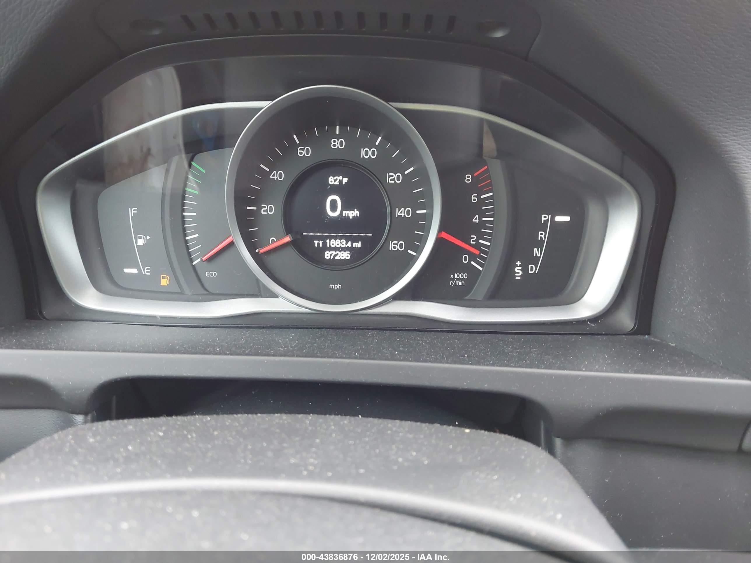 VOLVO S60 image 7