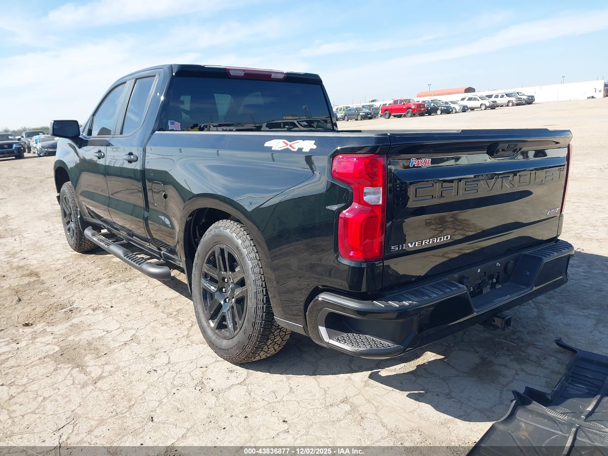 CHEVROLET SILVERADO image 3