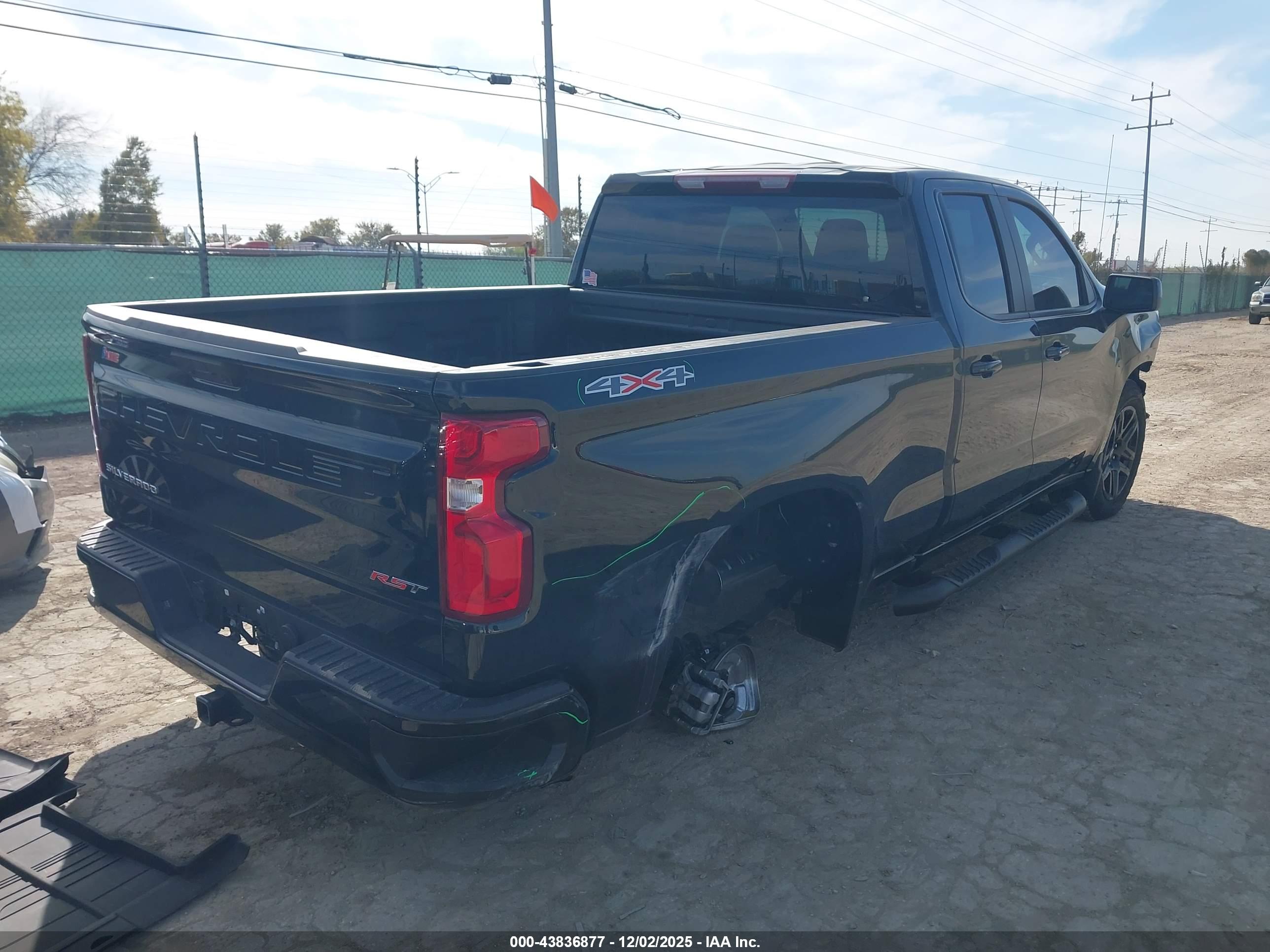 CHEVROLET SILVERADO image 4