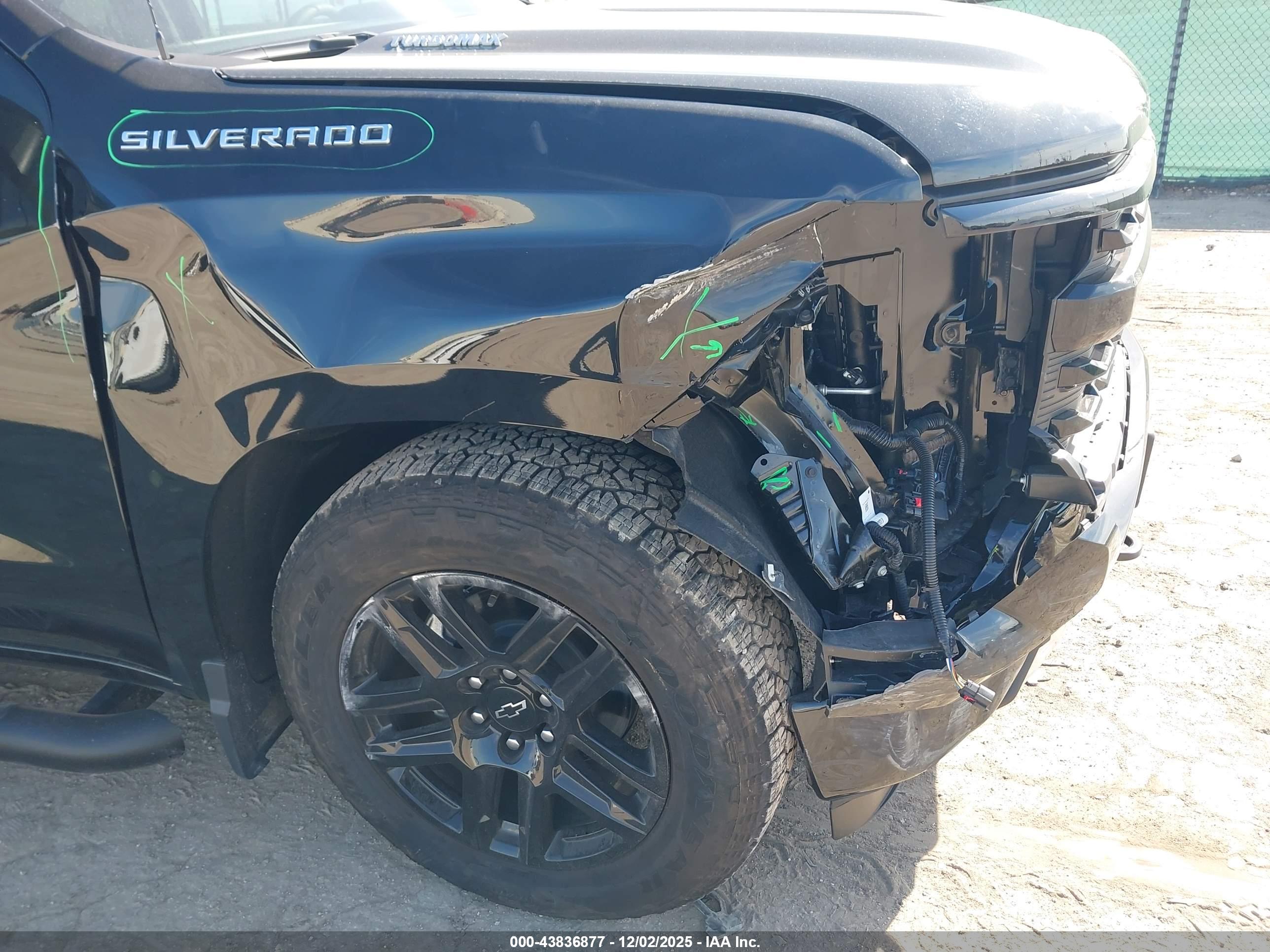 CHEVROLET SILVERADO image 6