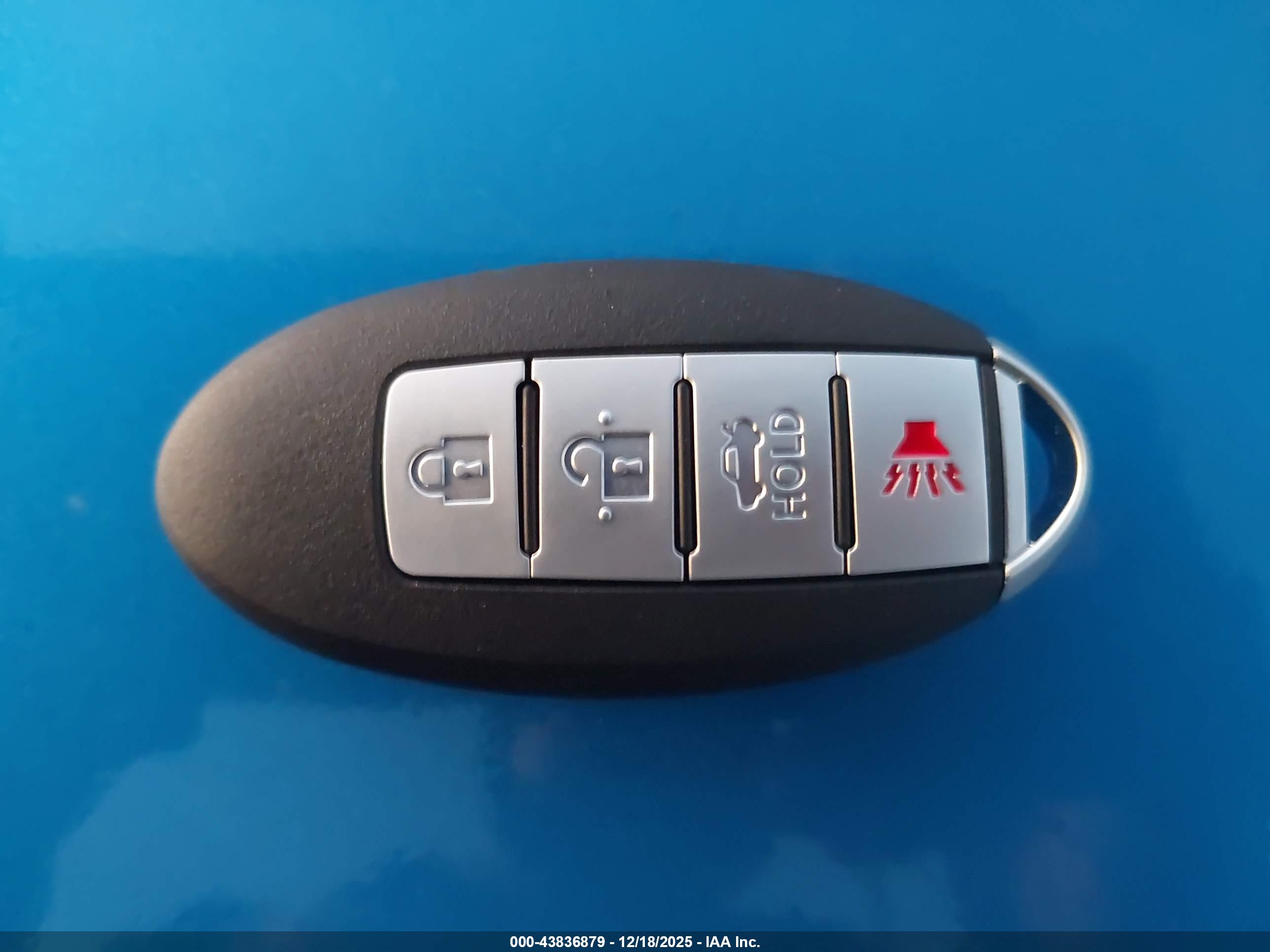 NISSAN VERSA image 11