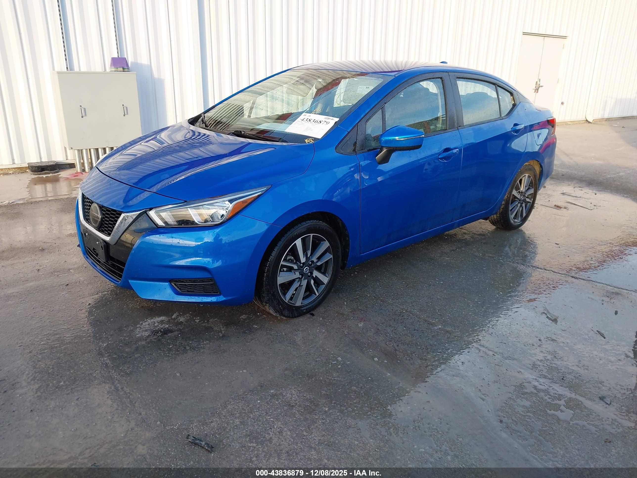 NISSAN VERSA image 2