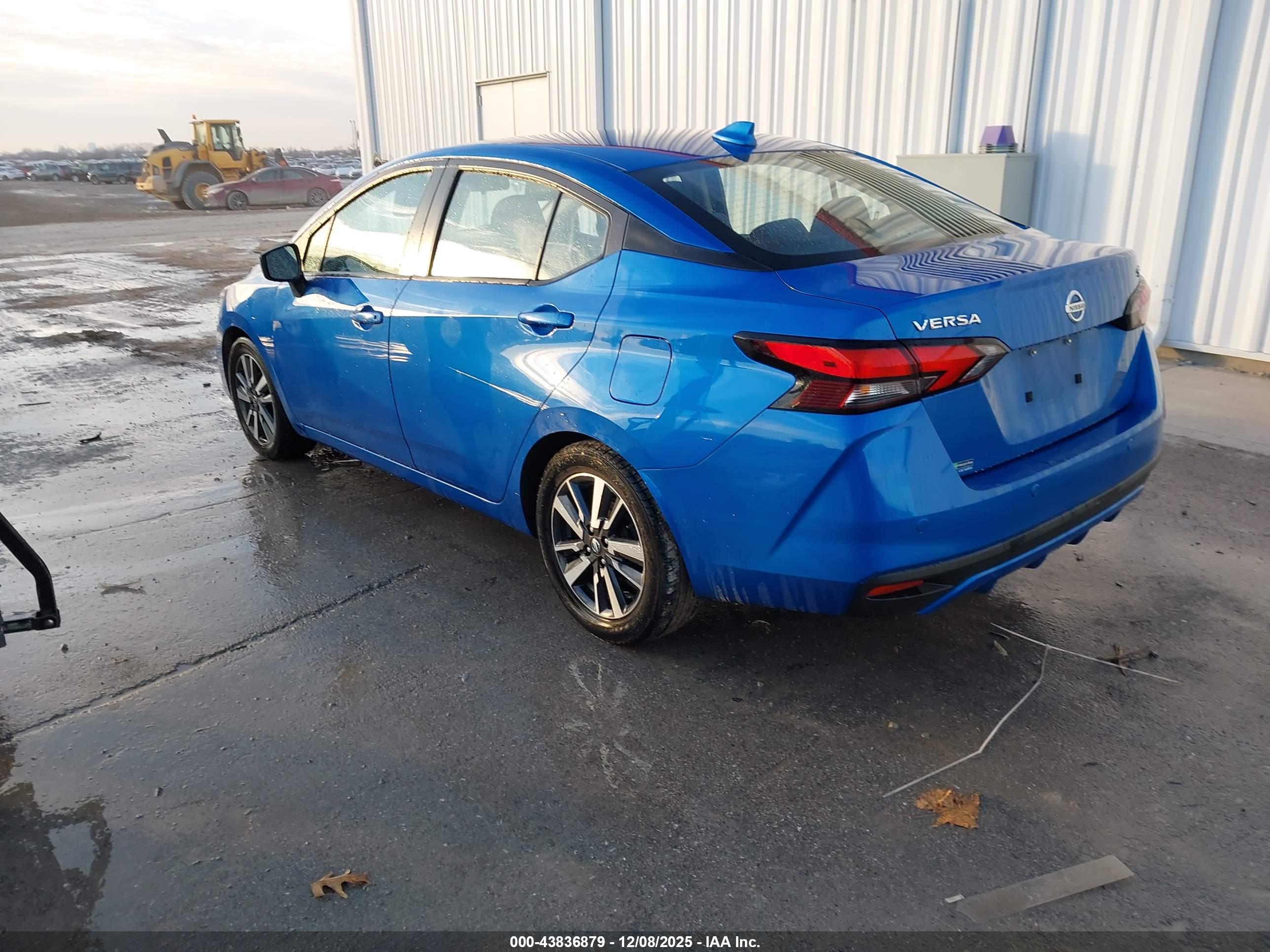 NISSAN VERSA image 3