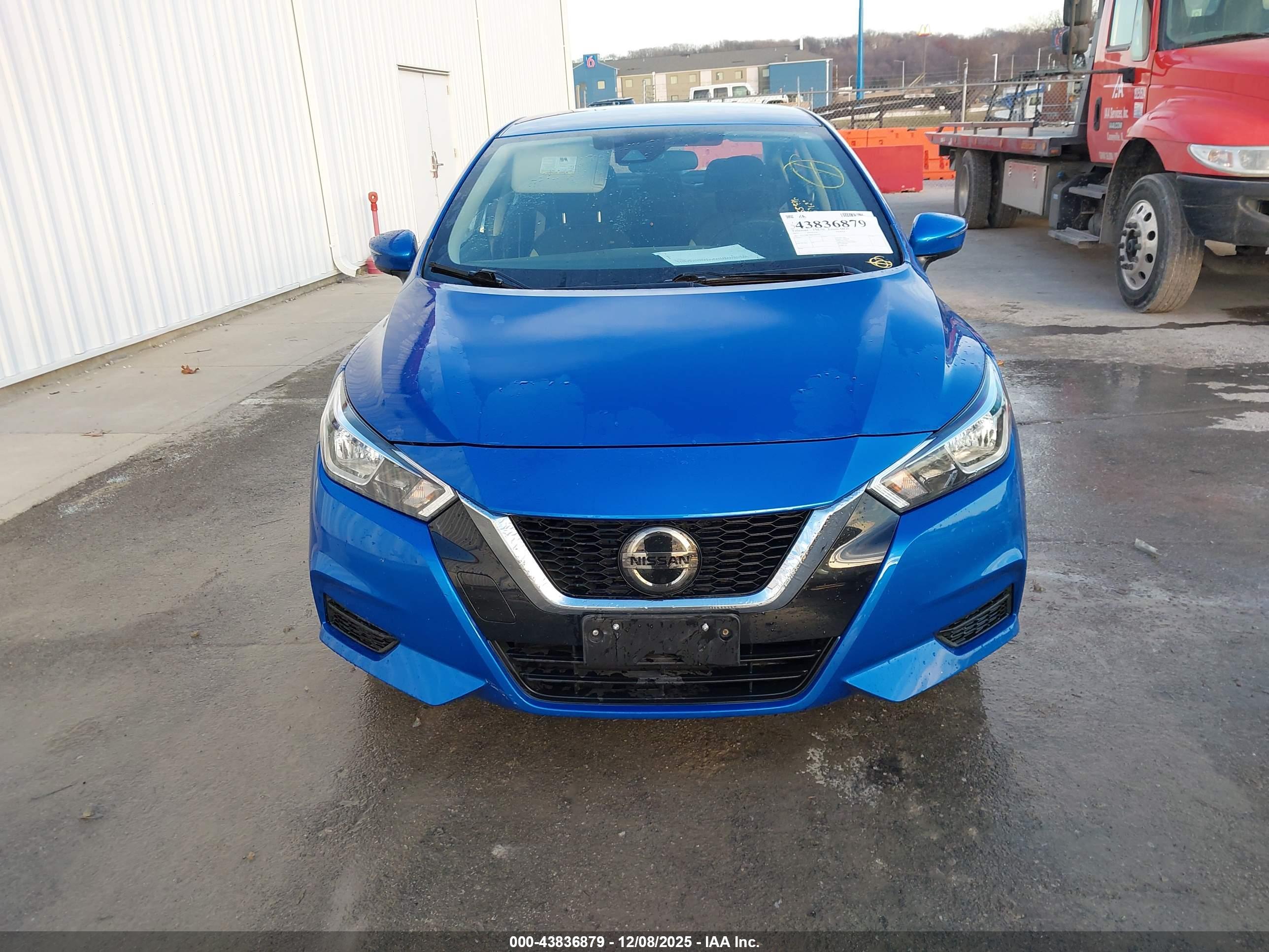 NISSAN VERSA image 6