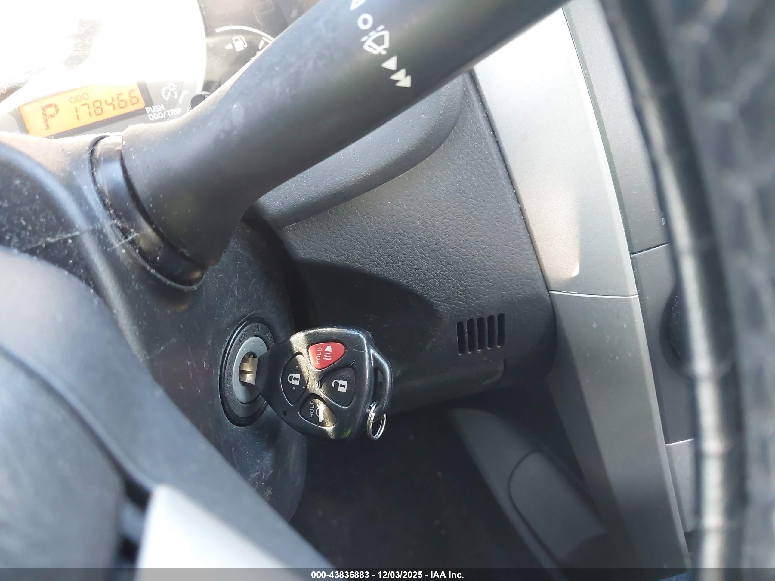 TOYOTA COROLLA image 11