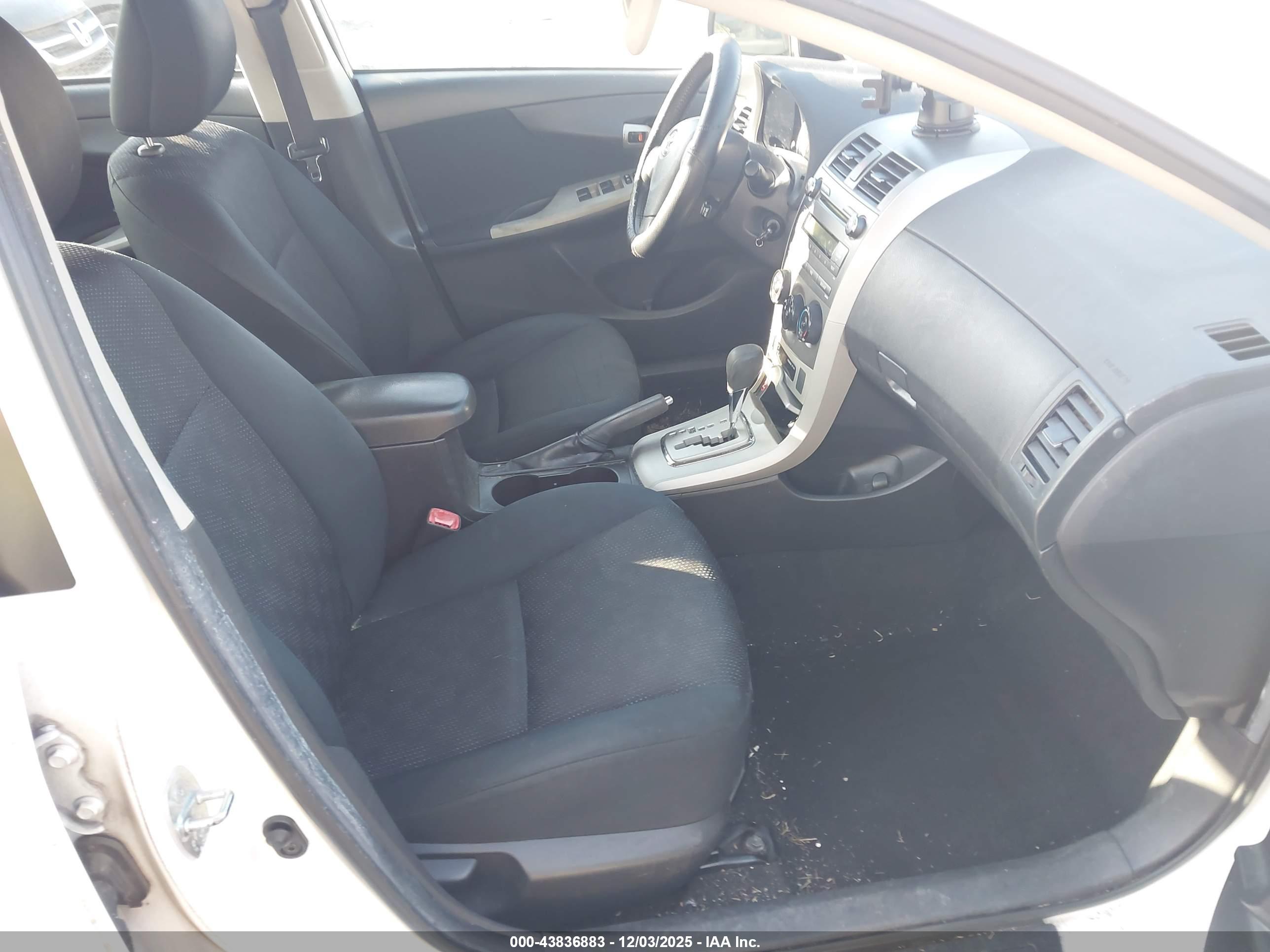 TOYOTA COROLLA image 5