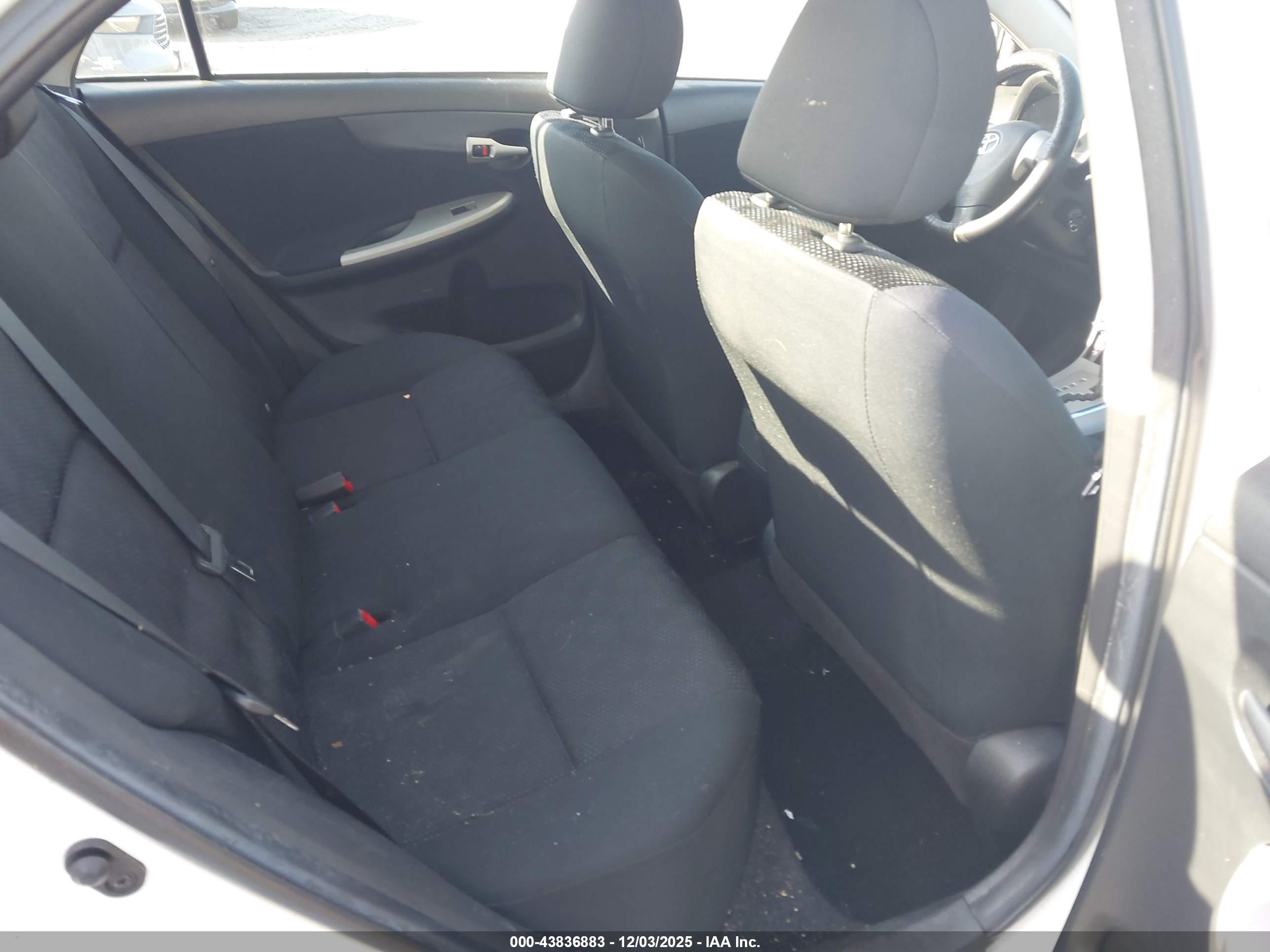 TOYOTA COROLLA image 8