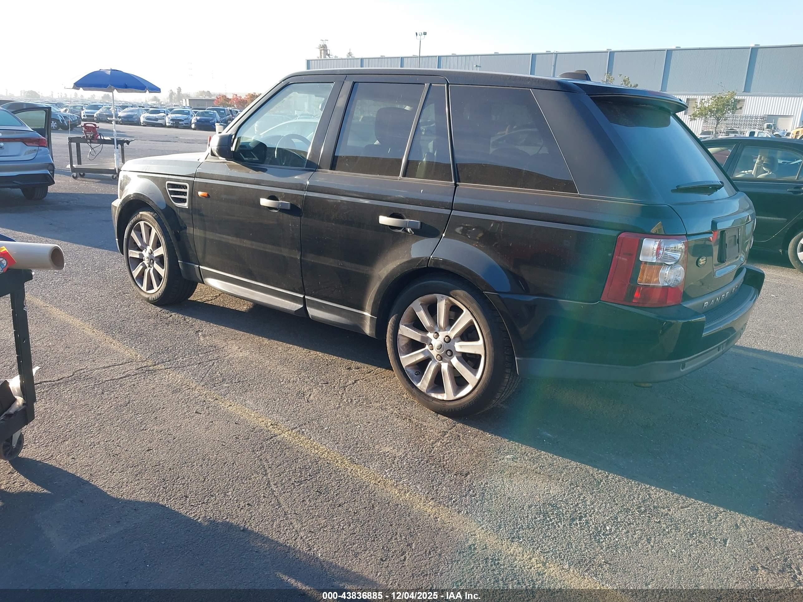LAND ROVER image 3