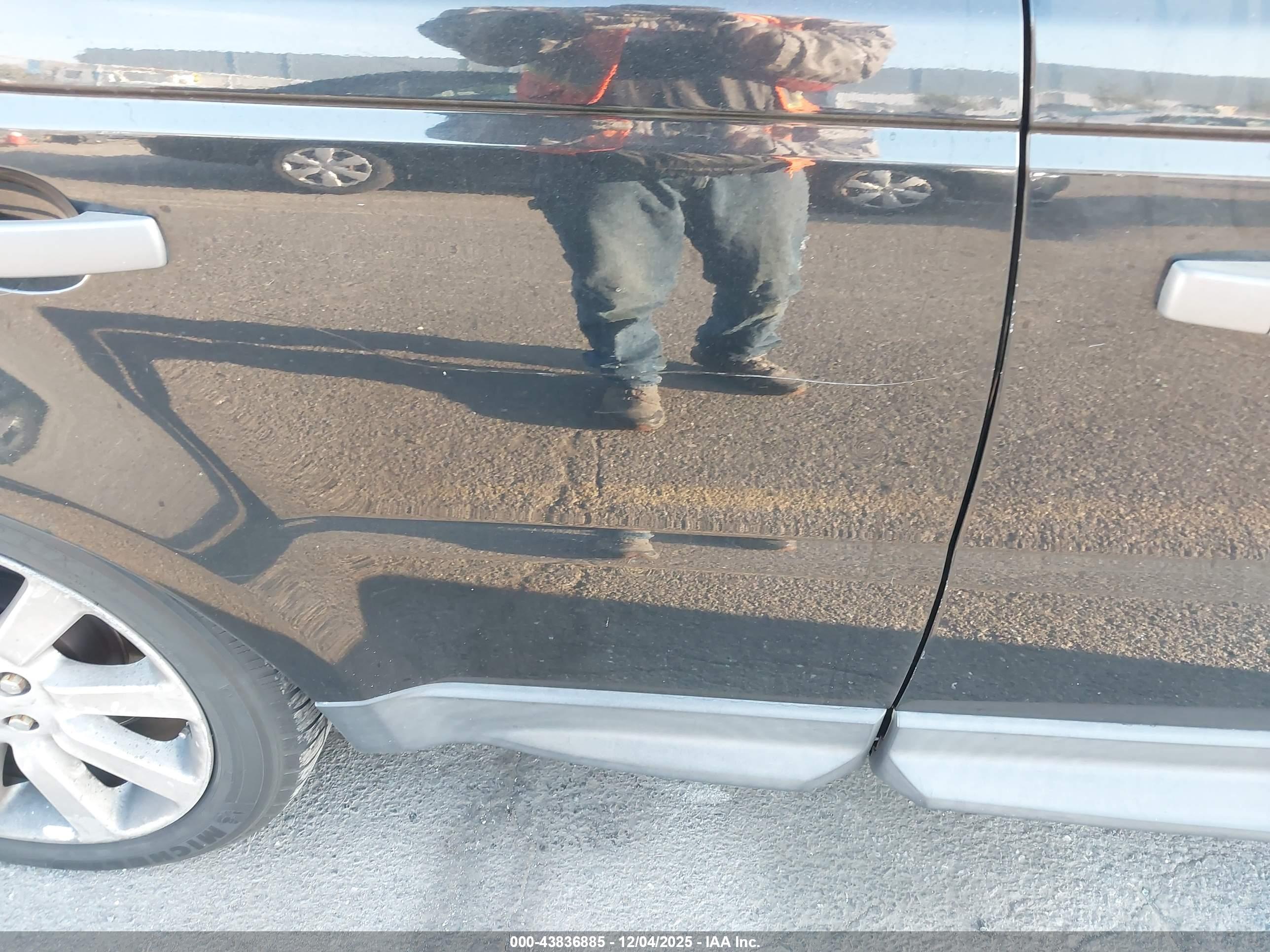 LAND ROVER image 6