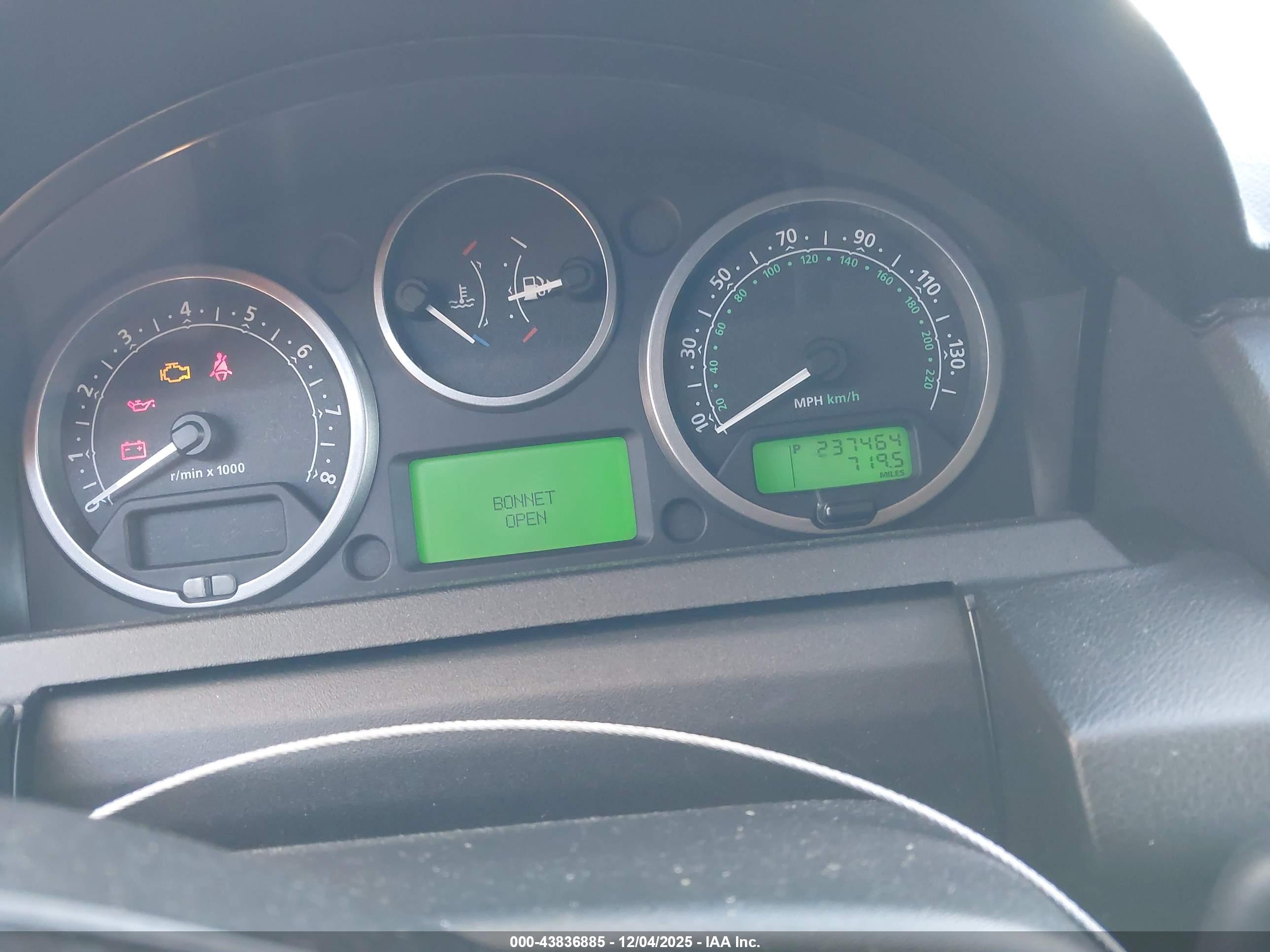 LAND ROVER image 7
