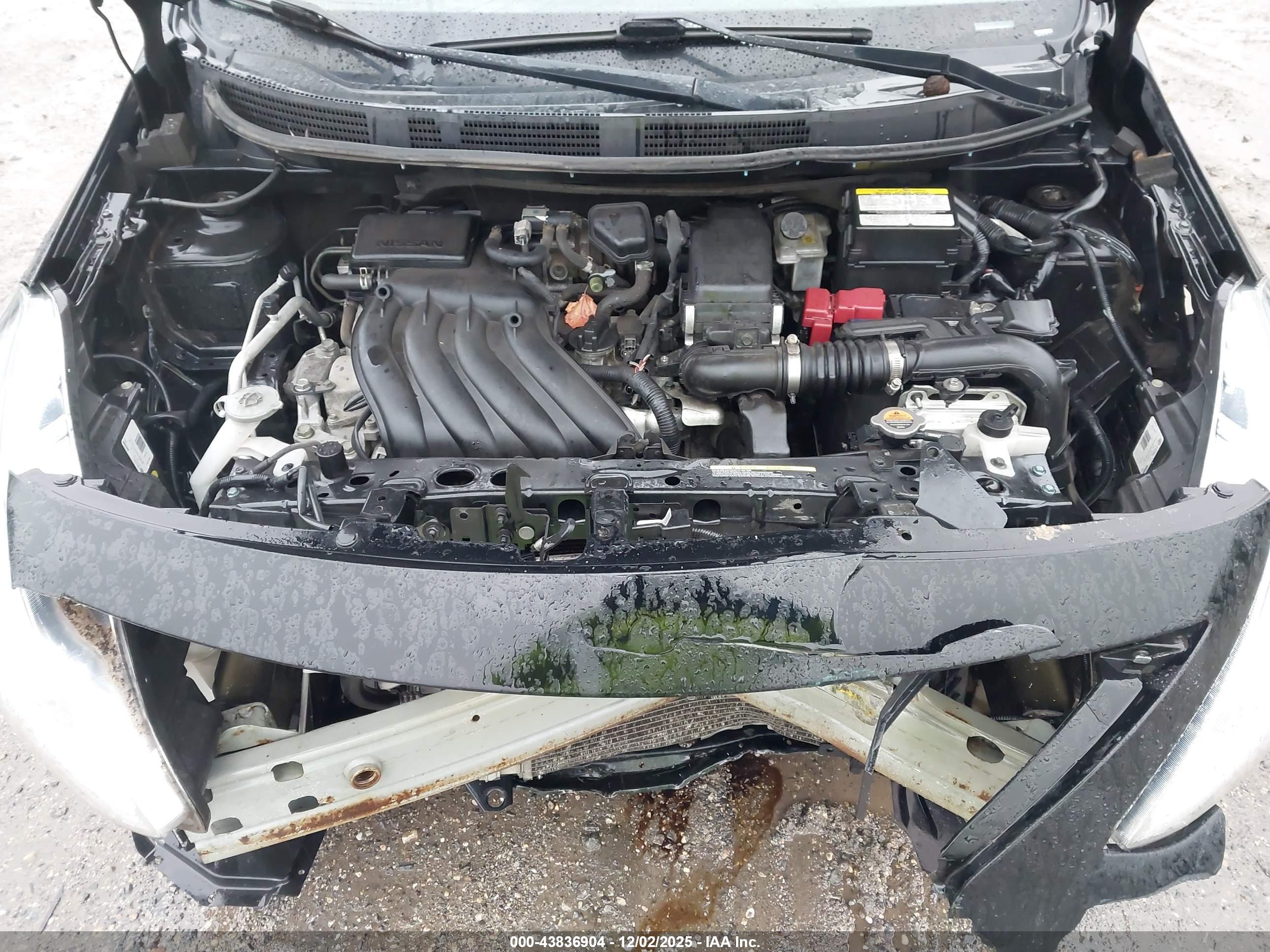NISSAN VERSA image 10