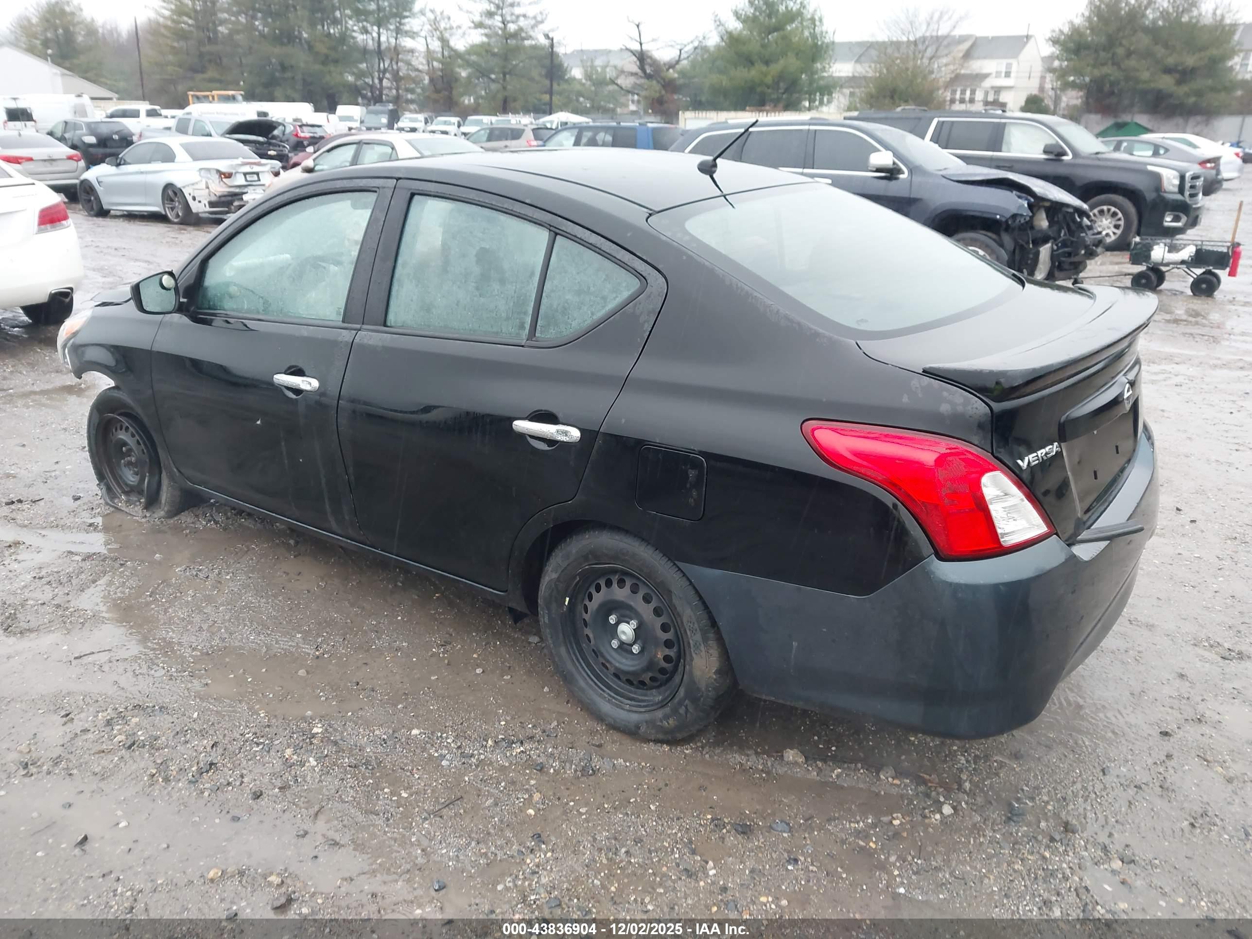 NISSAN VERSA image 3