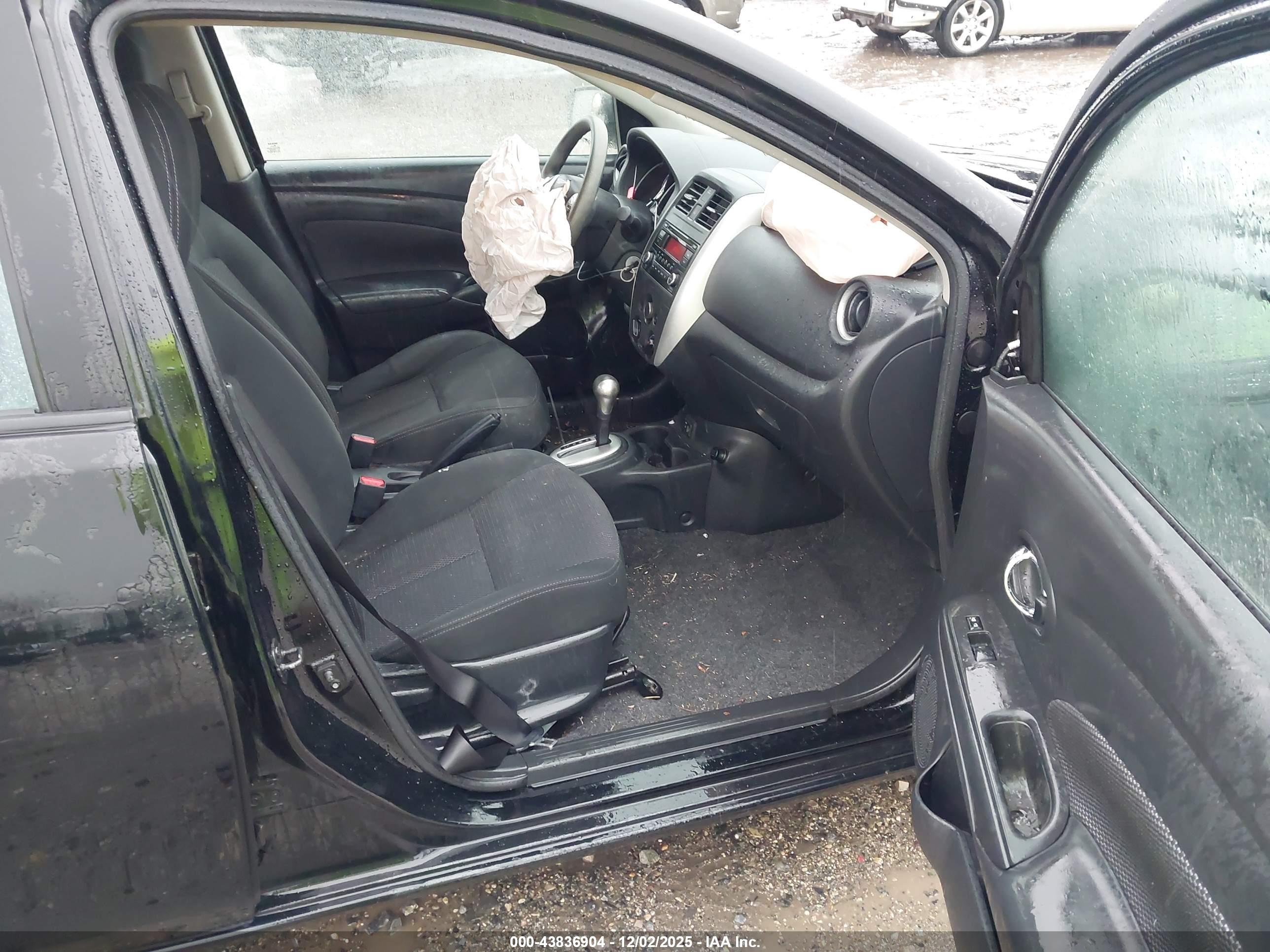 NISSAN VERSA image 5