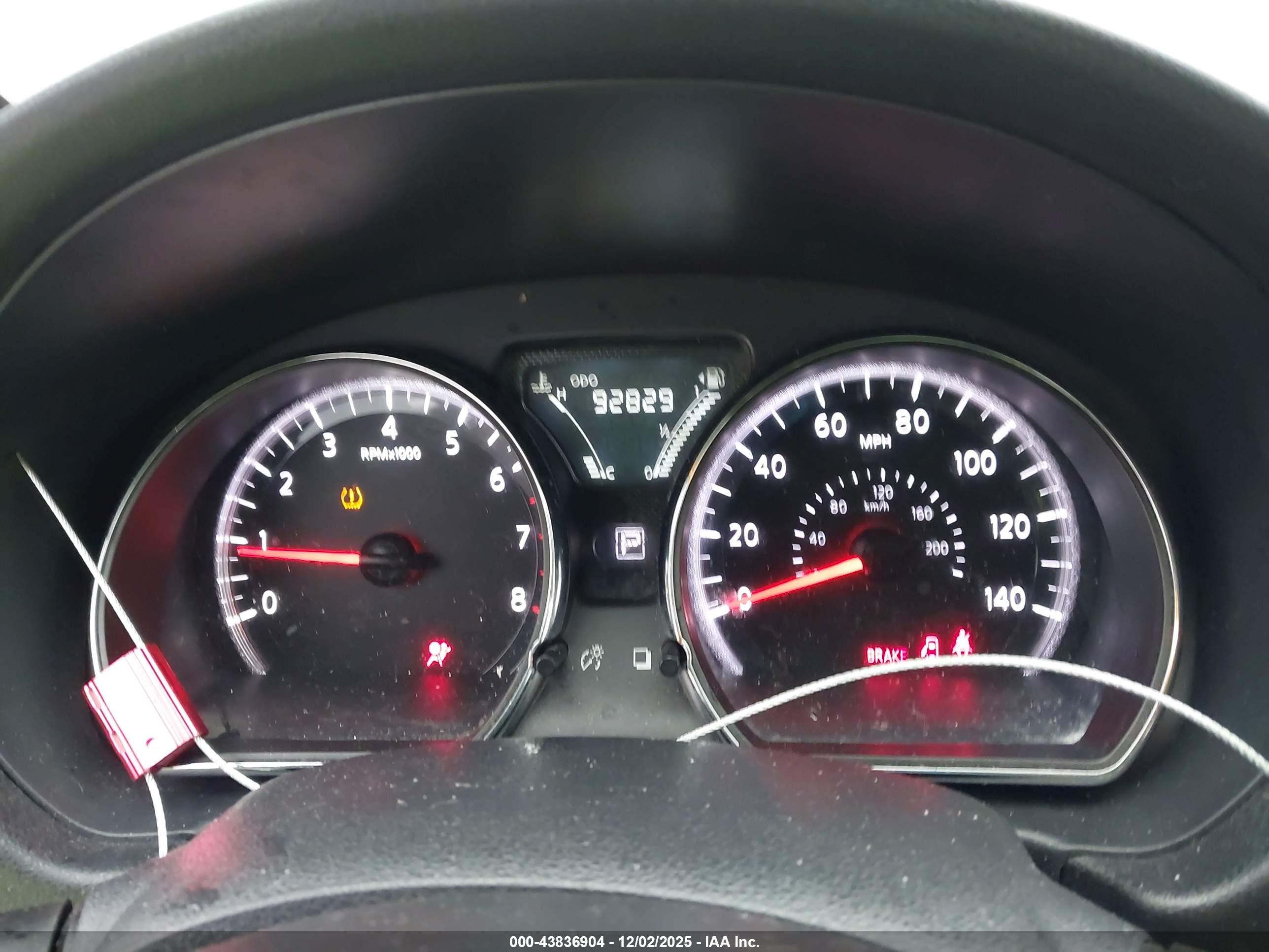 NISSAN VERSA image 7