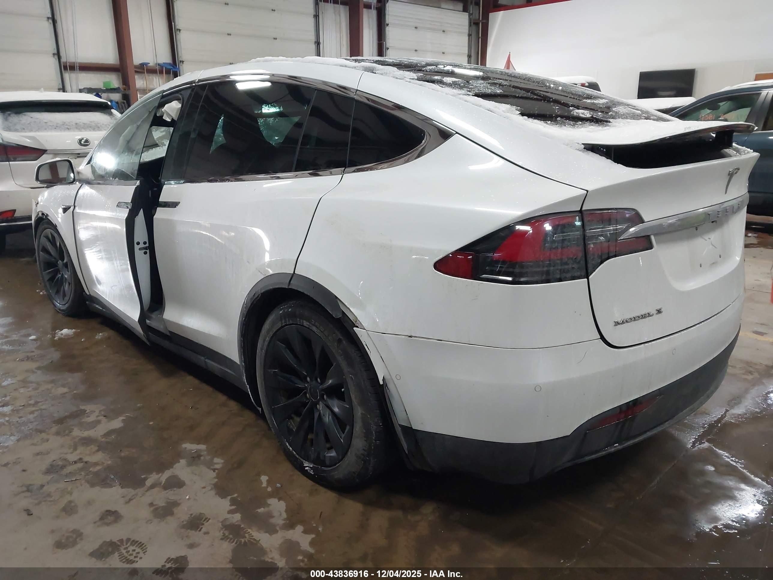 TESLA MODEL image 3