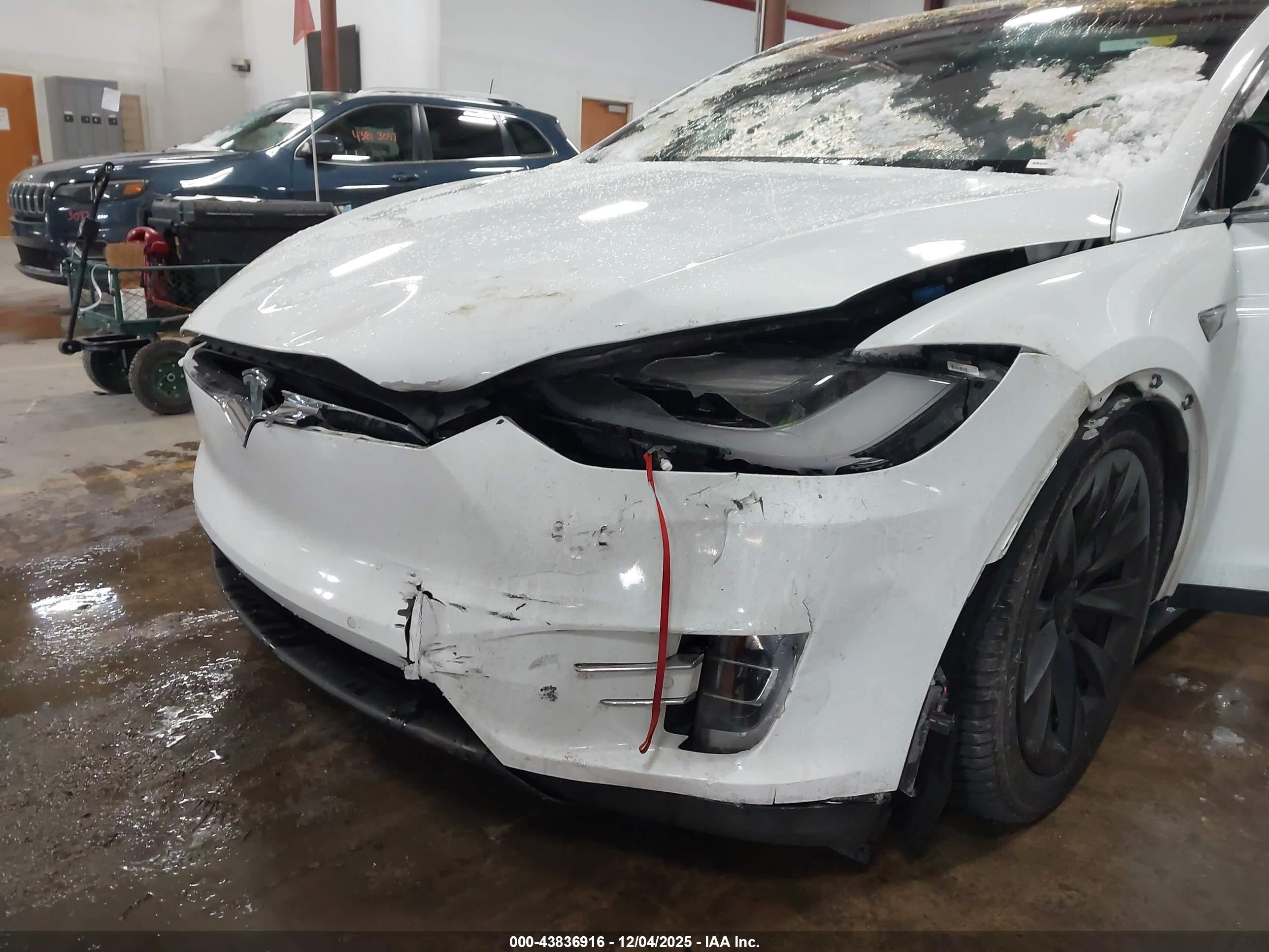 TESLA MODEL image 6