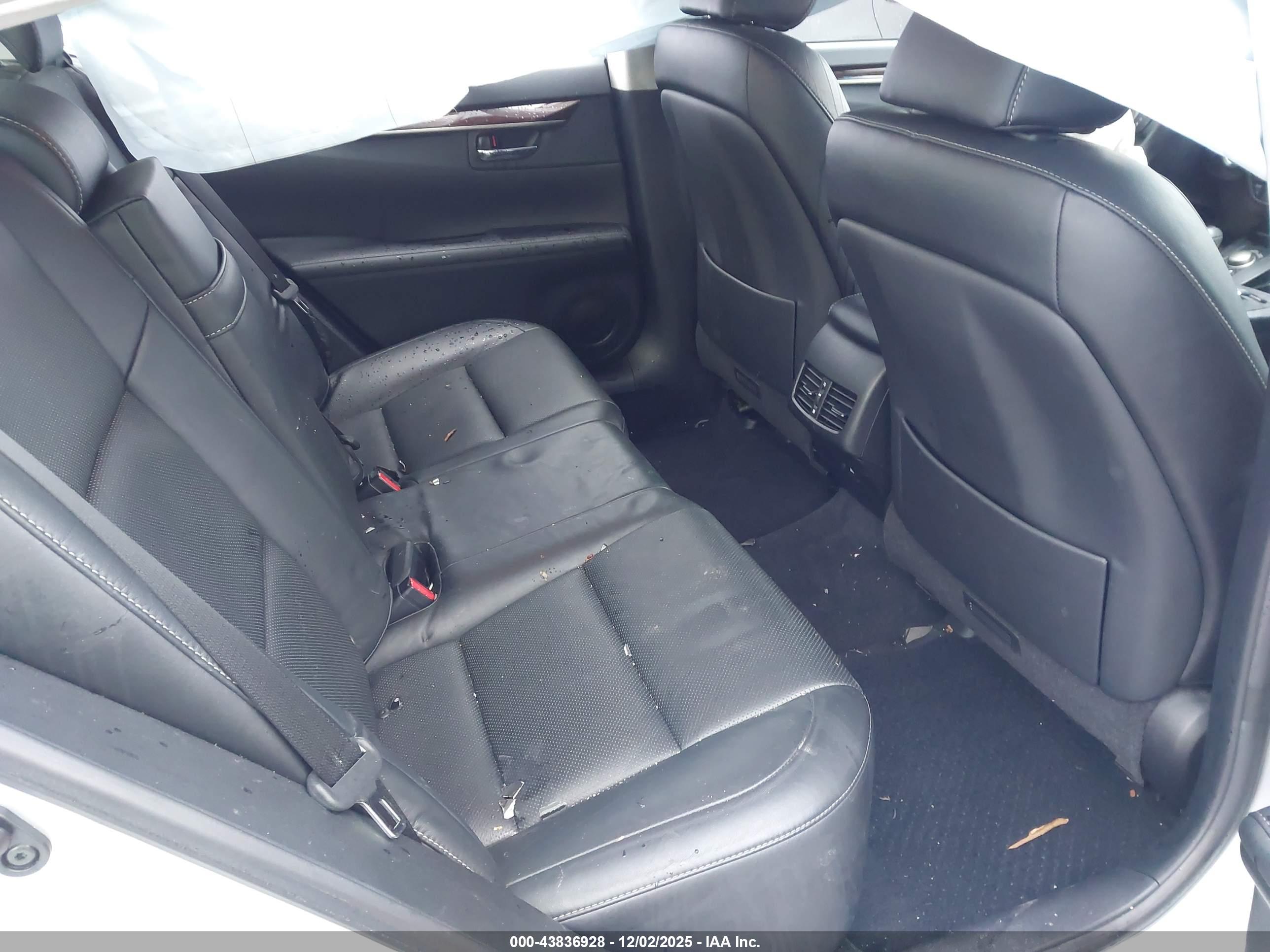 LEXUS ES image 8