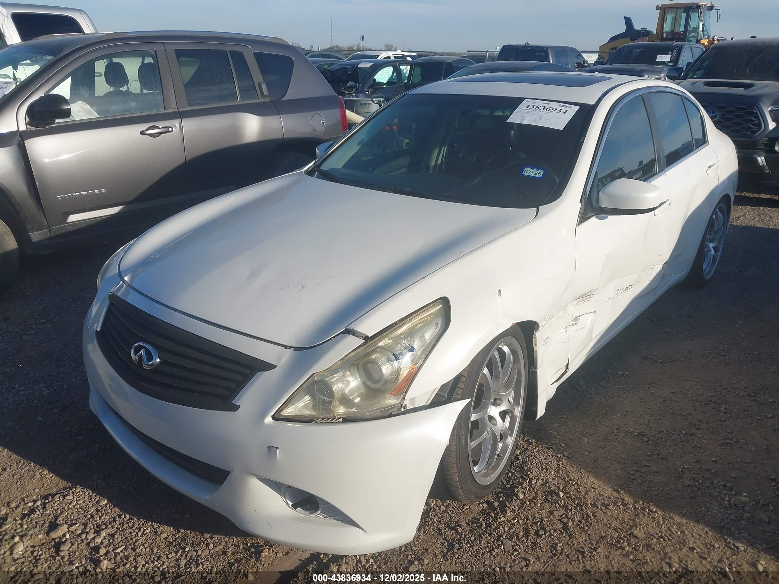 INFINITI G37 image 2