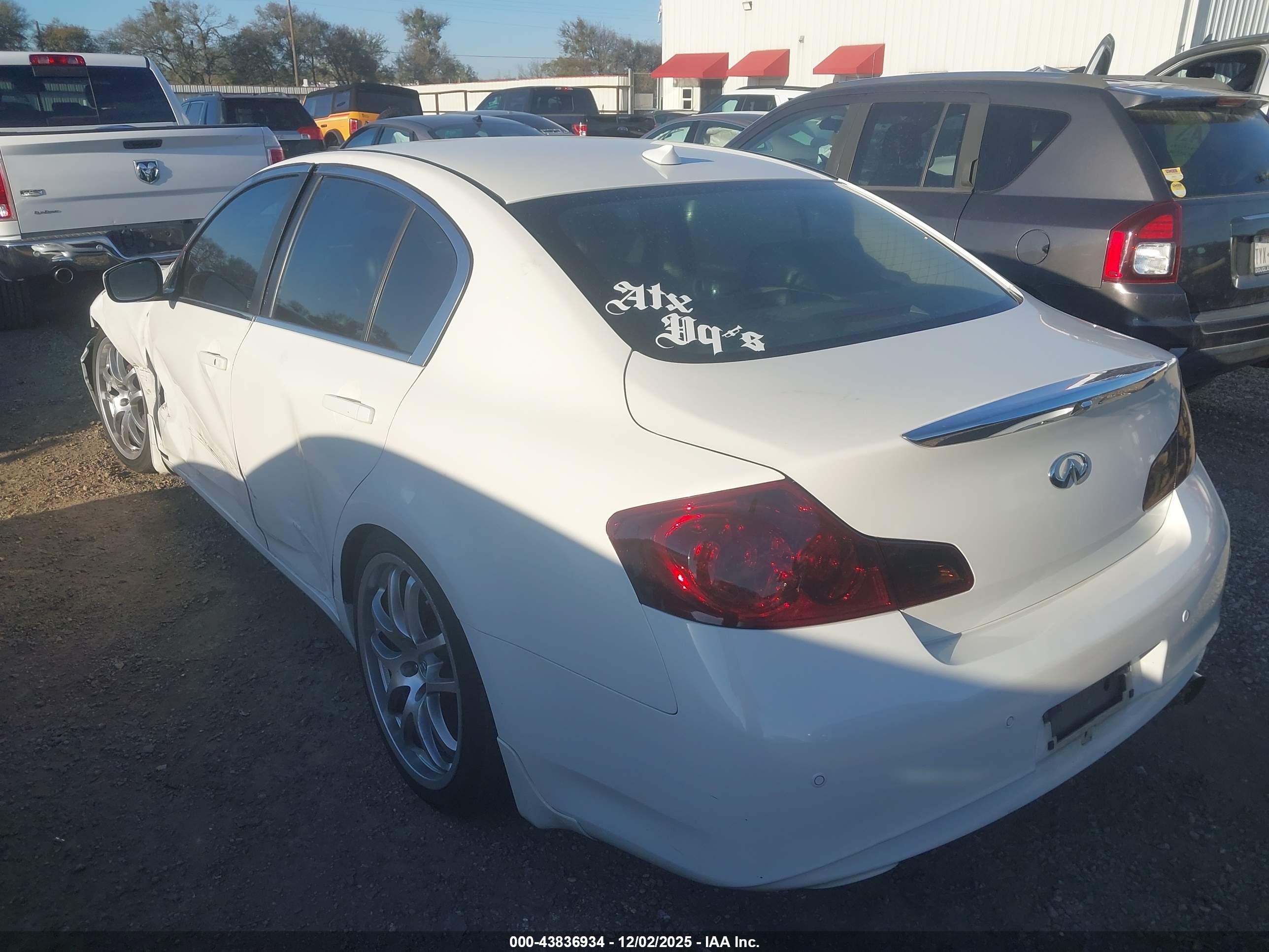 INFINITI G37 image 3