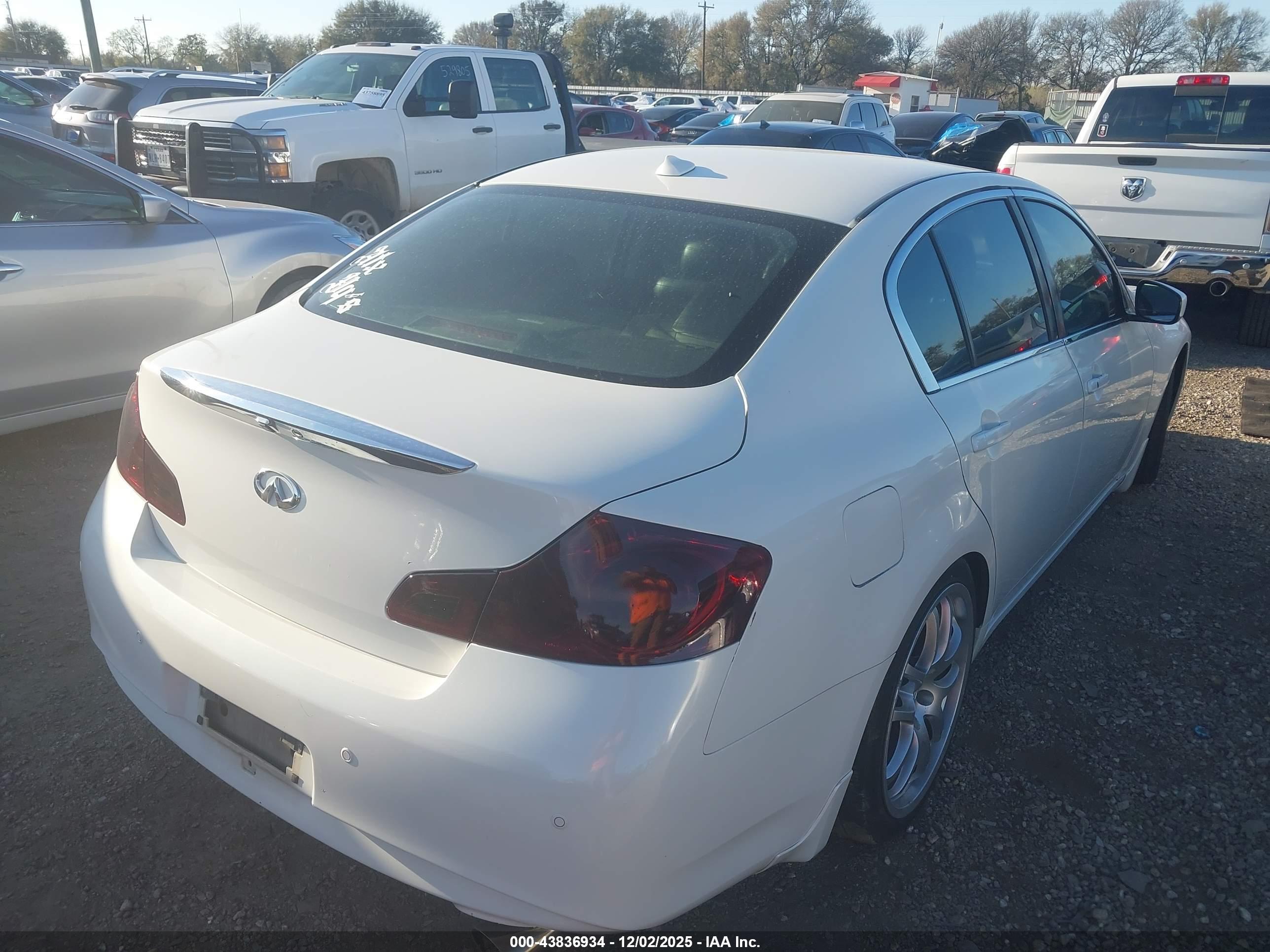INFINITI G37 image 4