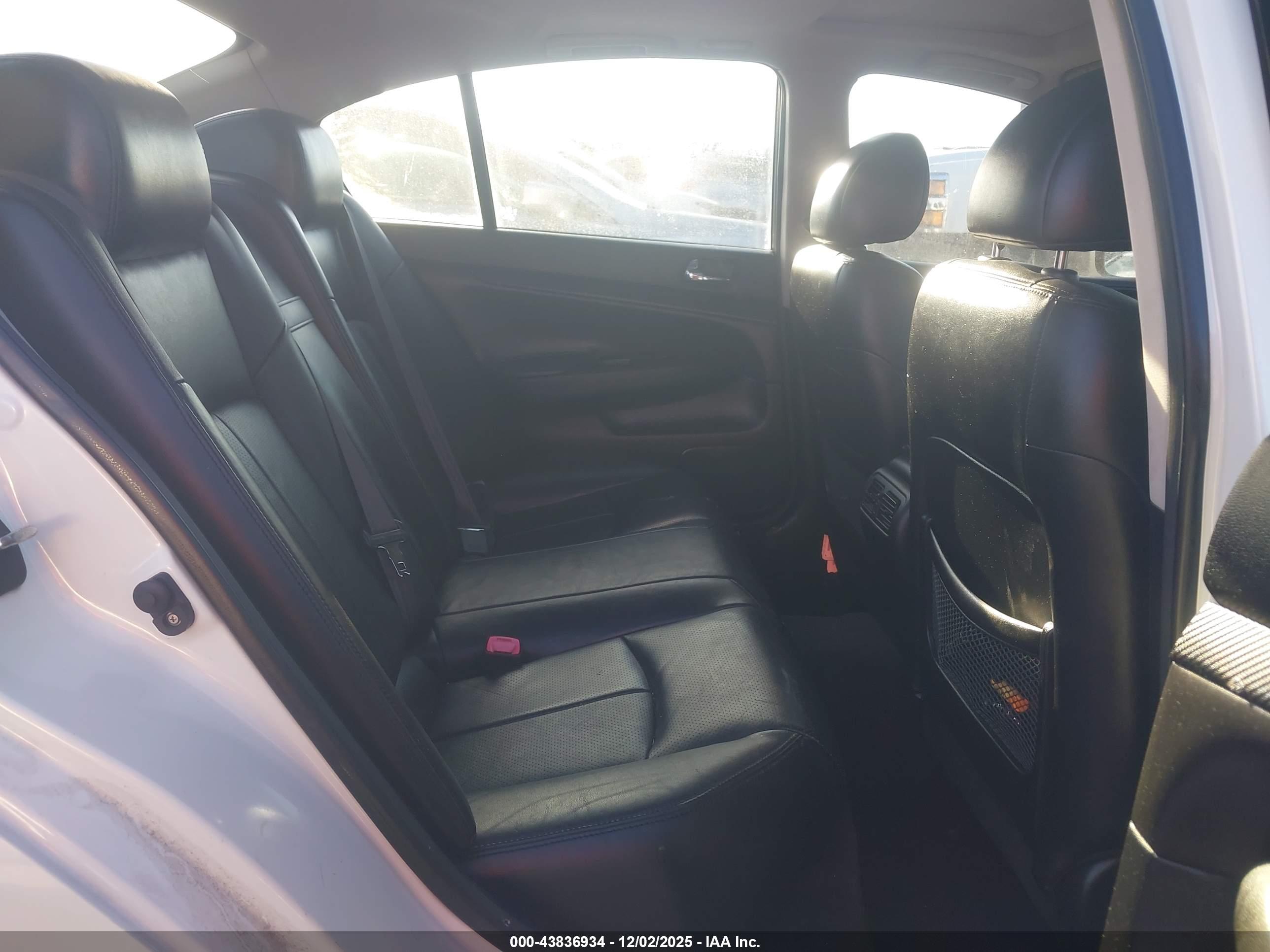 INFINITI G37 image 8