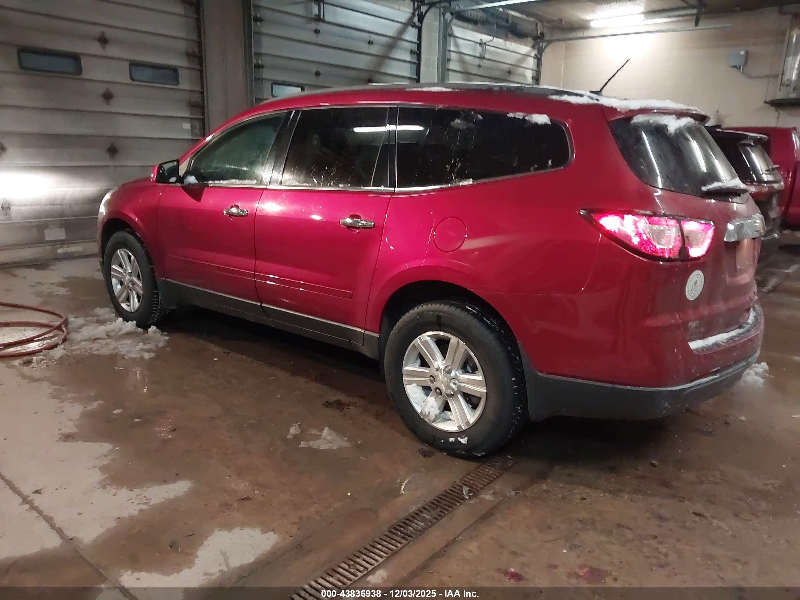 CHEVROLET TRAVERSE image 3