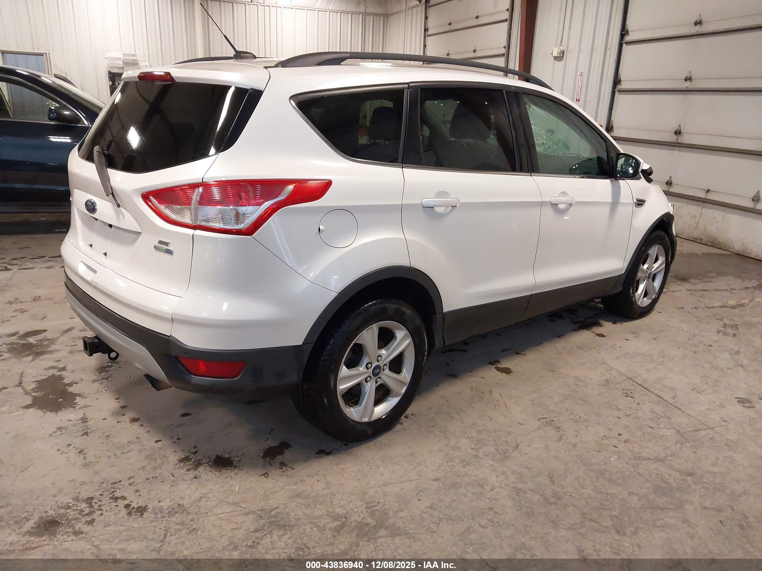 FORD ESCAPE image 4
