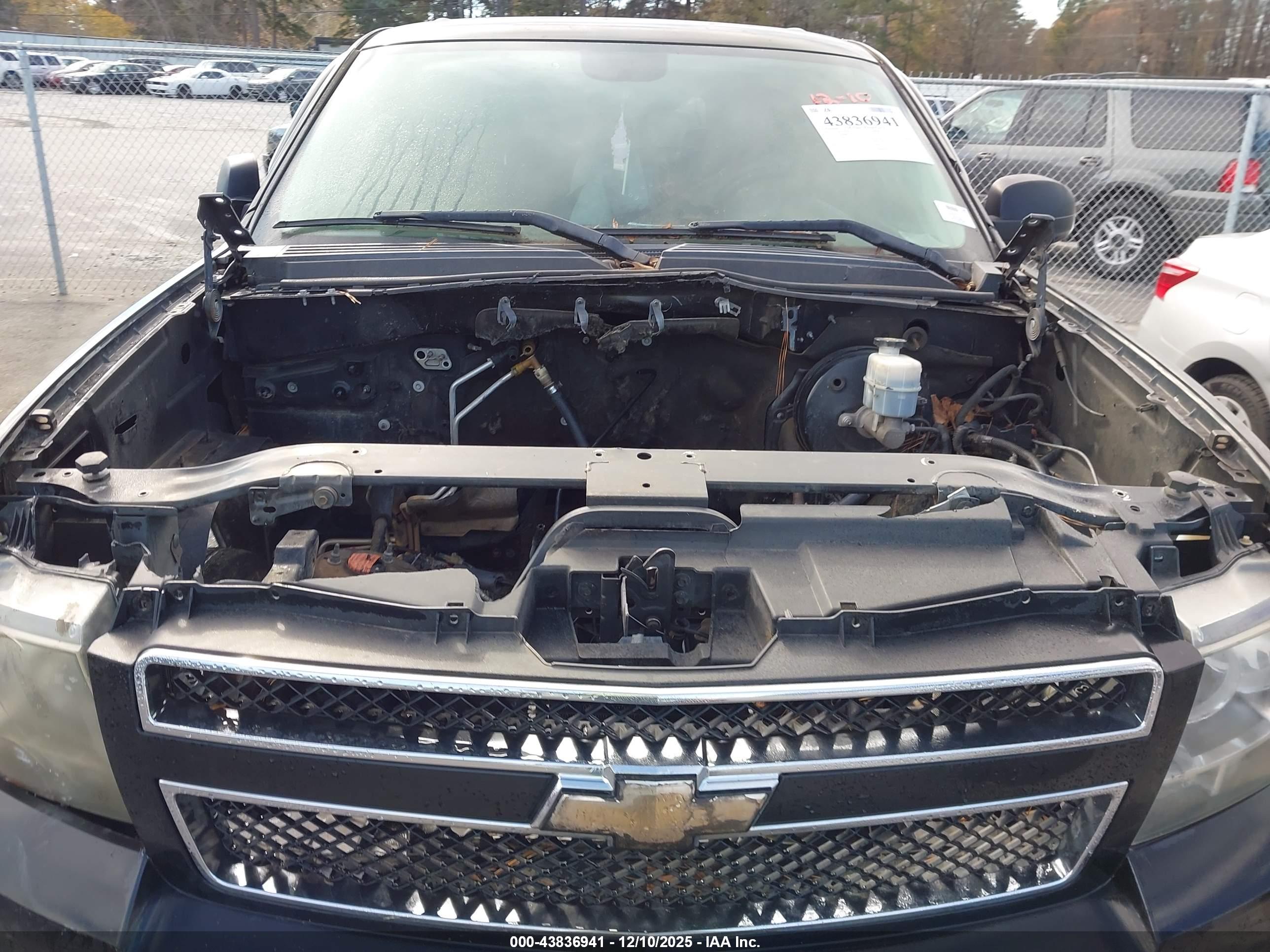 CHEVROLET TAHOE image 6