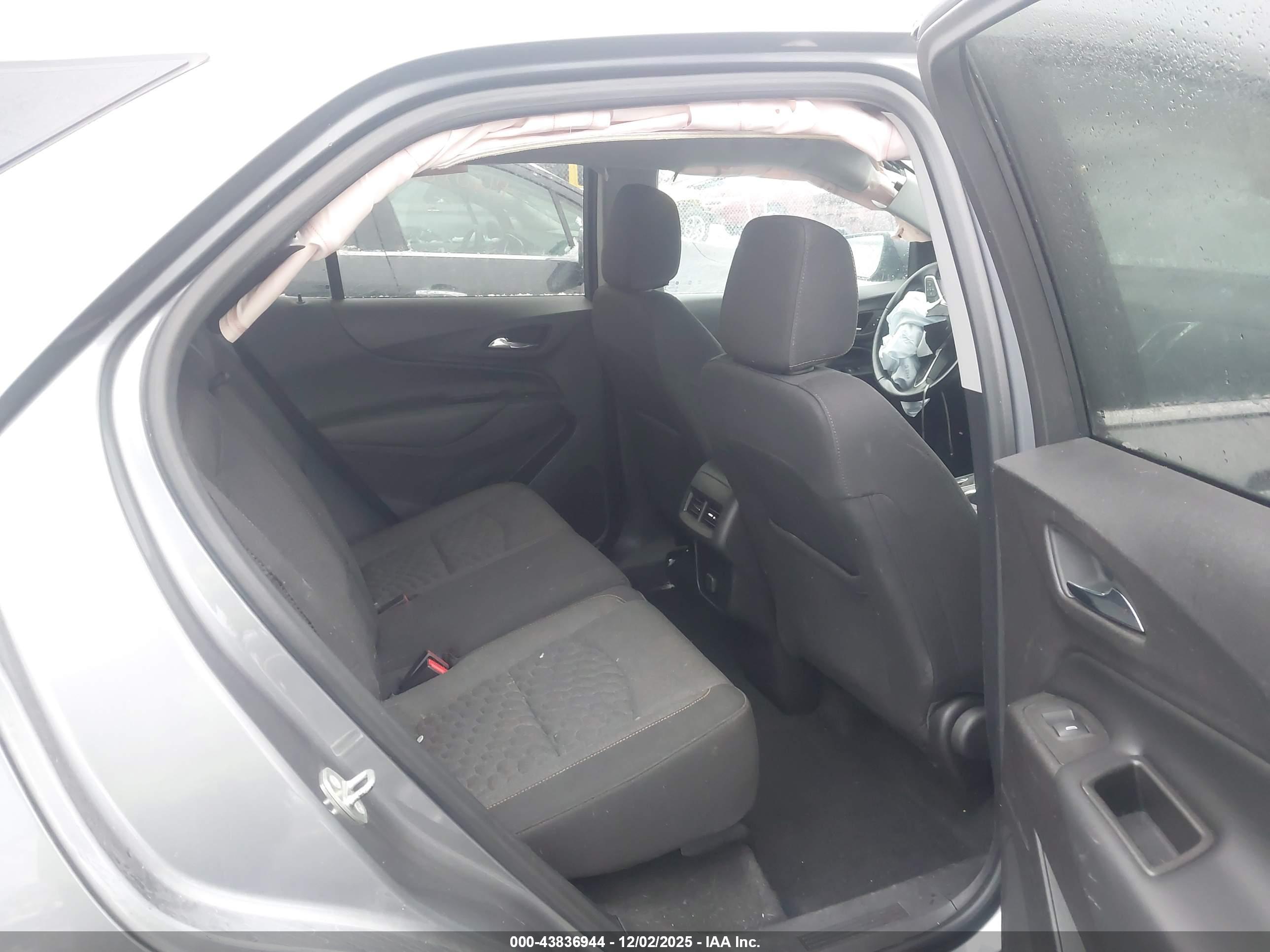 CHEVROLET EQUINOX image 8