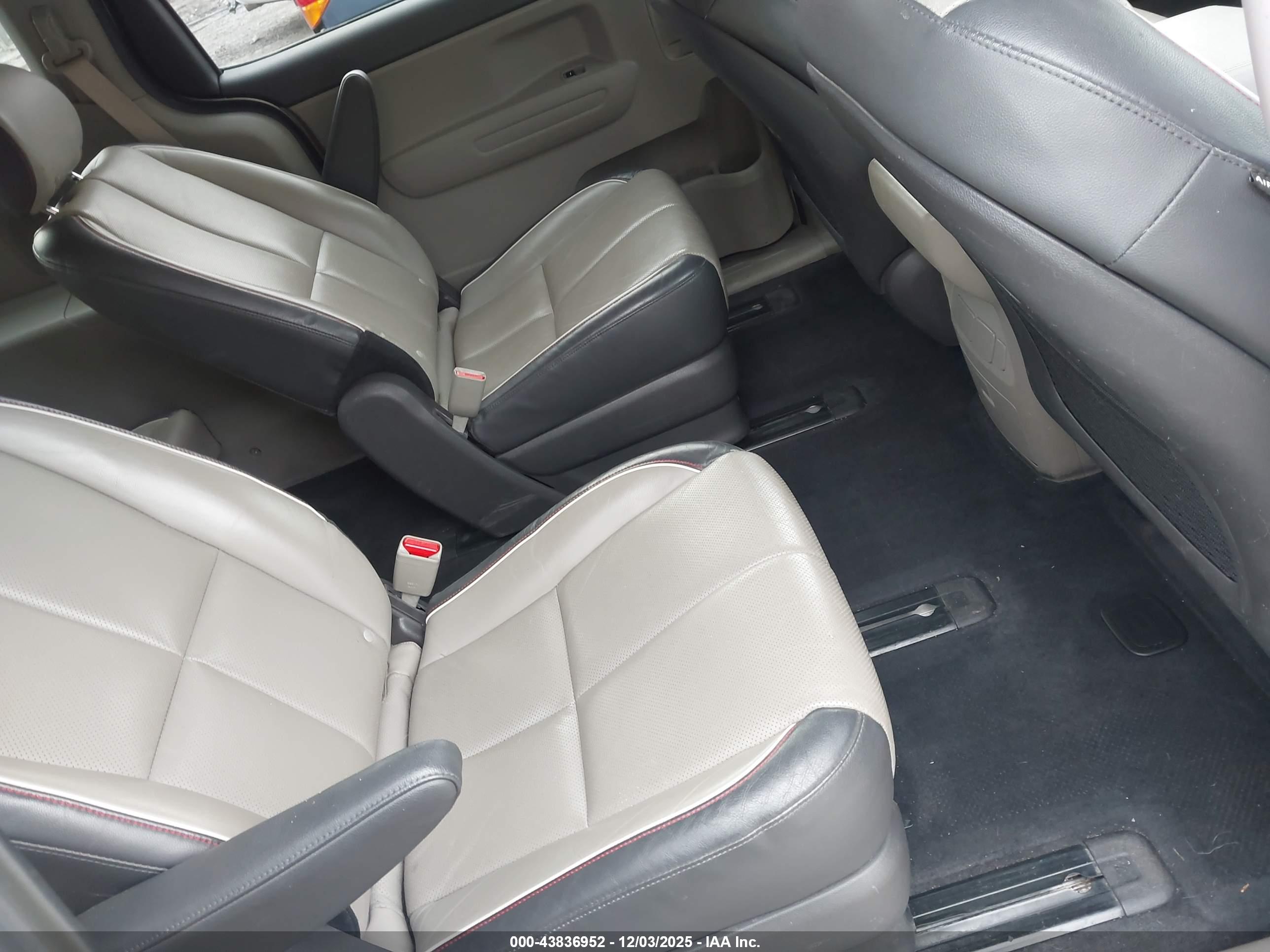 KIA SEDONA image 8