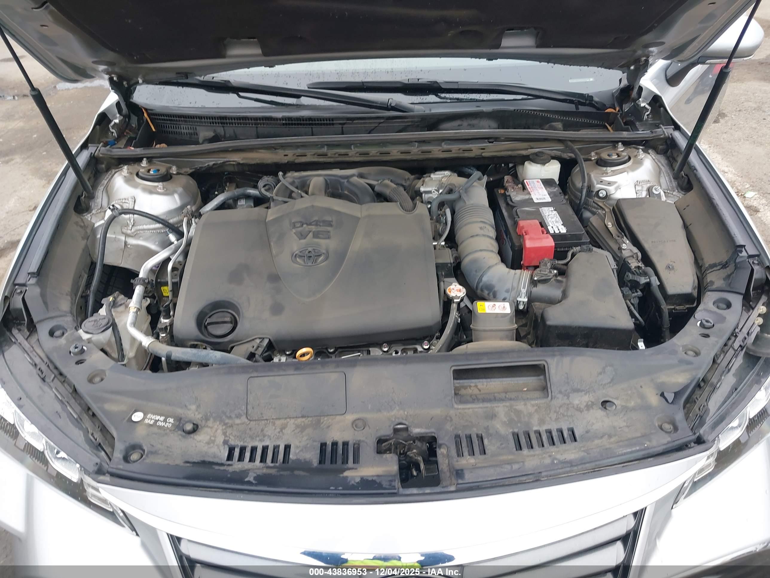 TOYOTA AVALON image 10