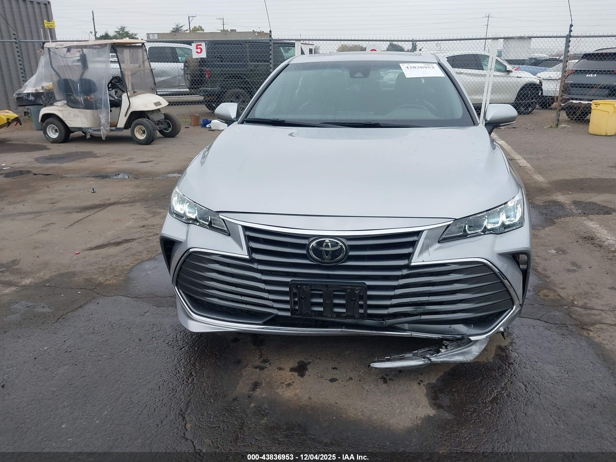 TOYOTA AVALON image 6