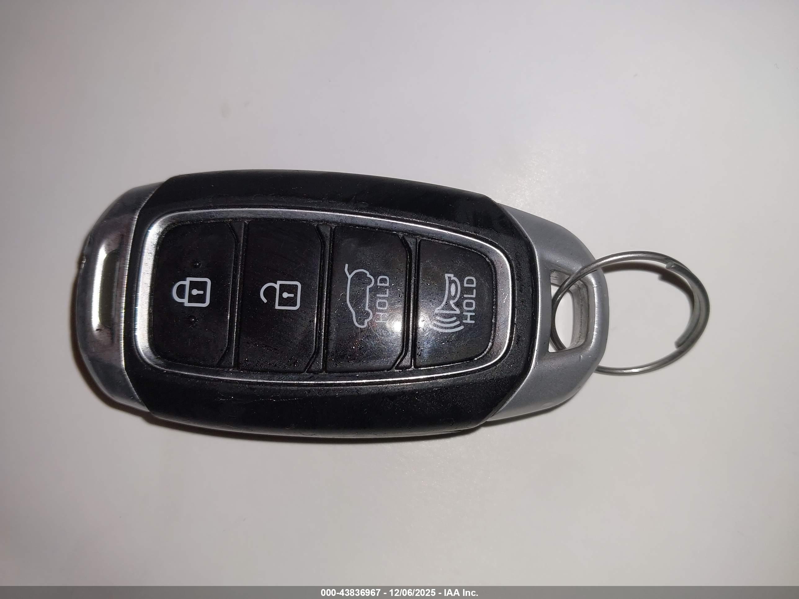 HYUNDAI SANTA image 11