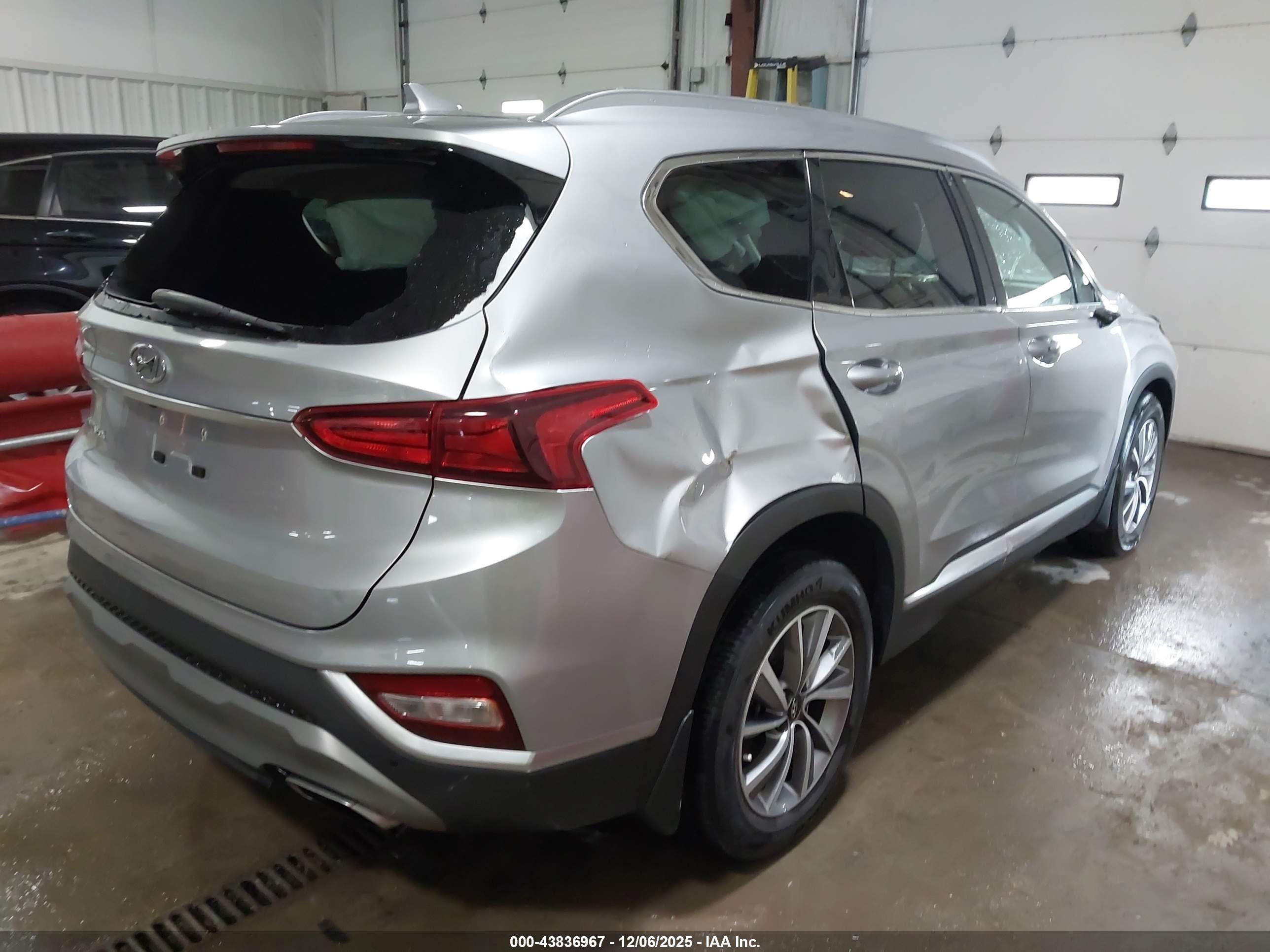 HYUNDAI SANTA image 4