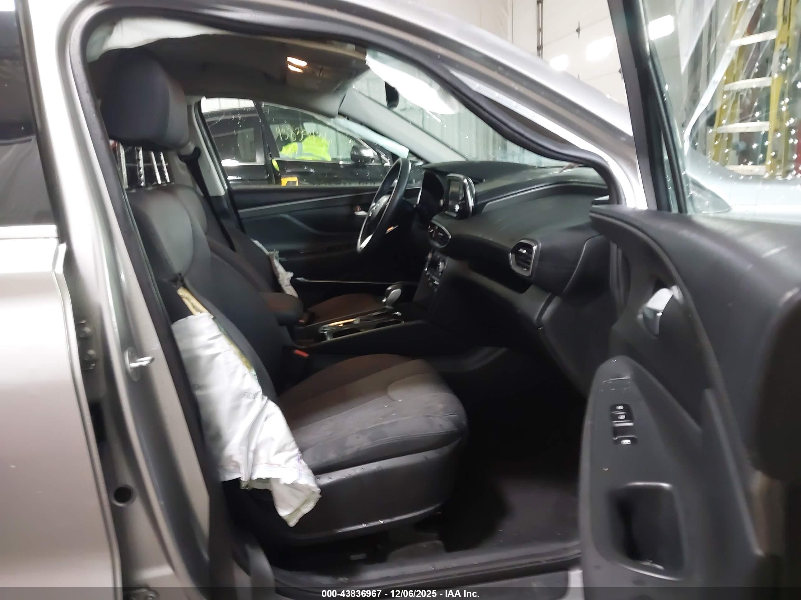 HYUNDAI SANTA image 5