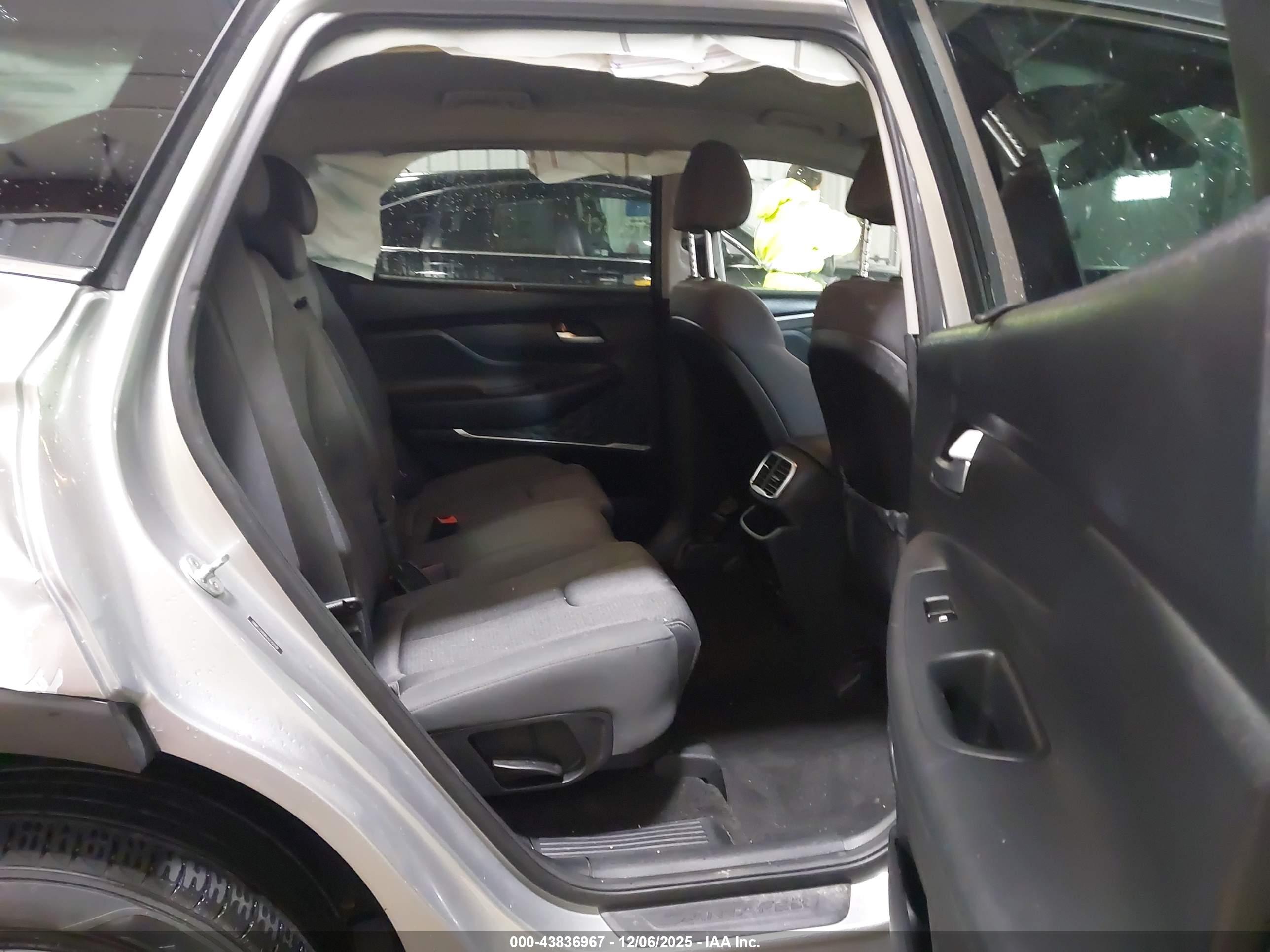 HYUNDAI SANTA image 8