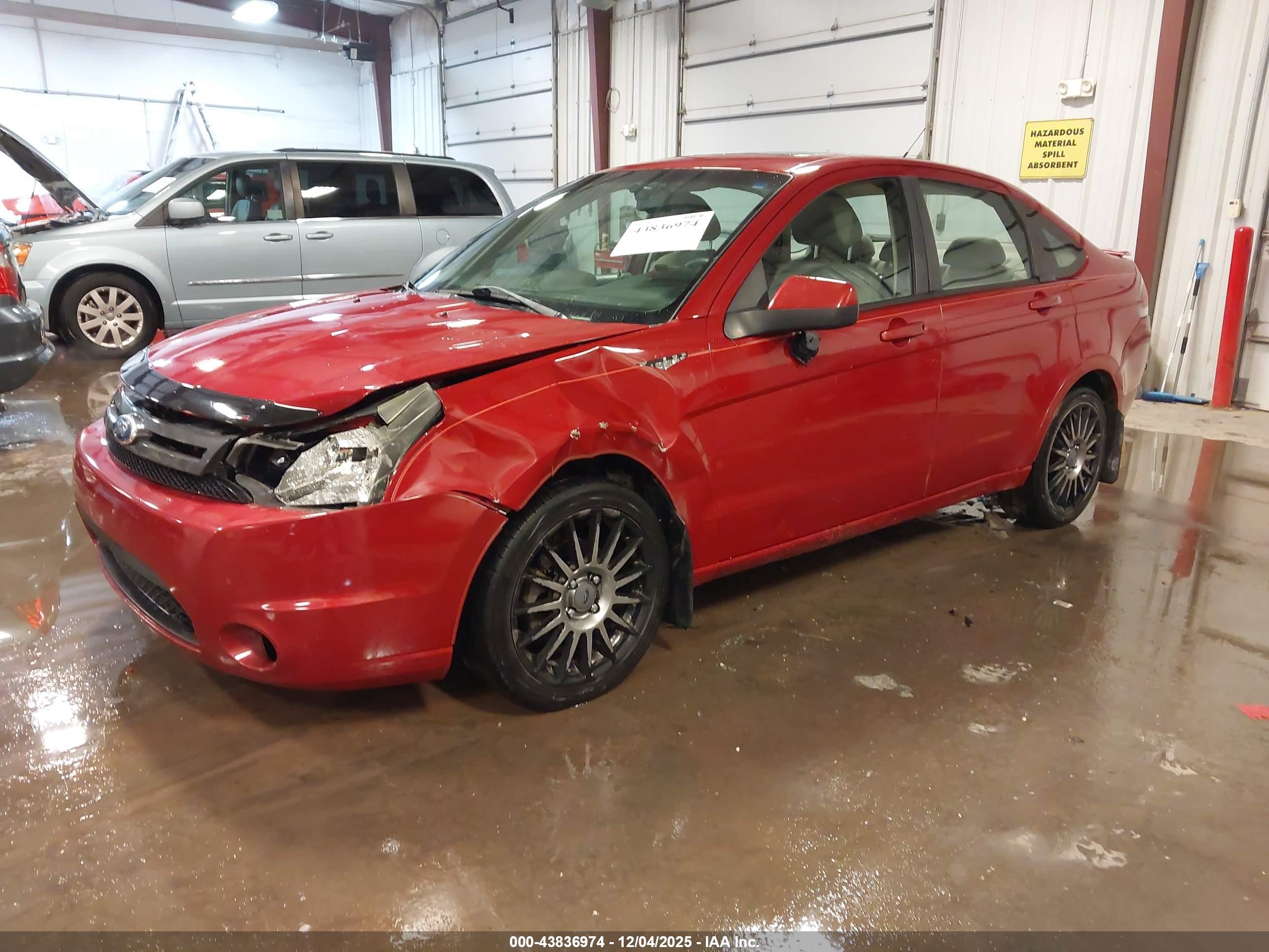 FORD FOCUS image 2